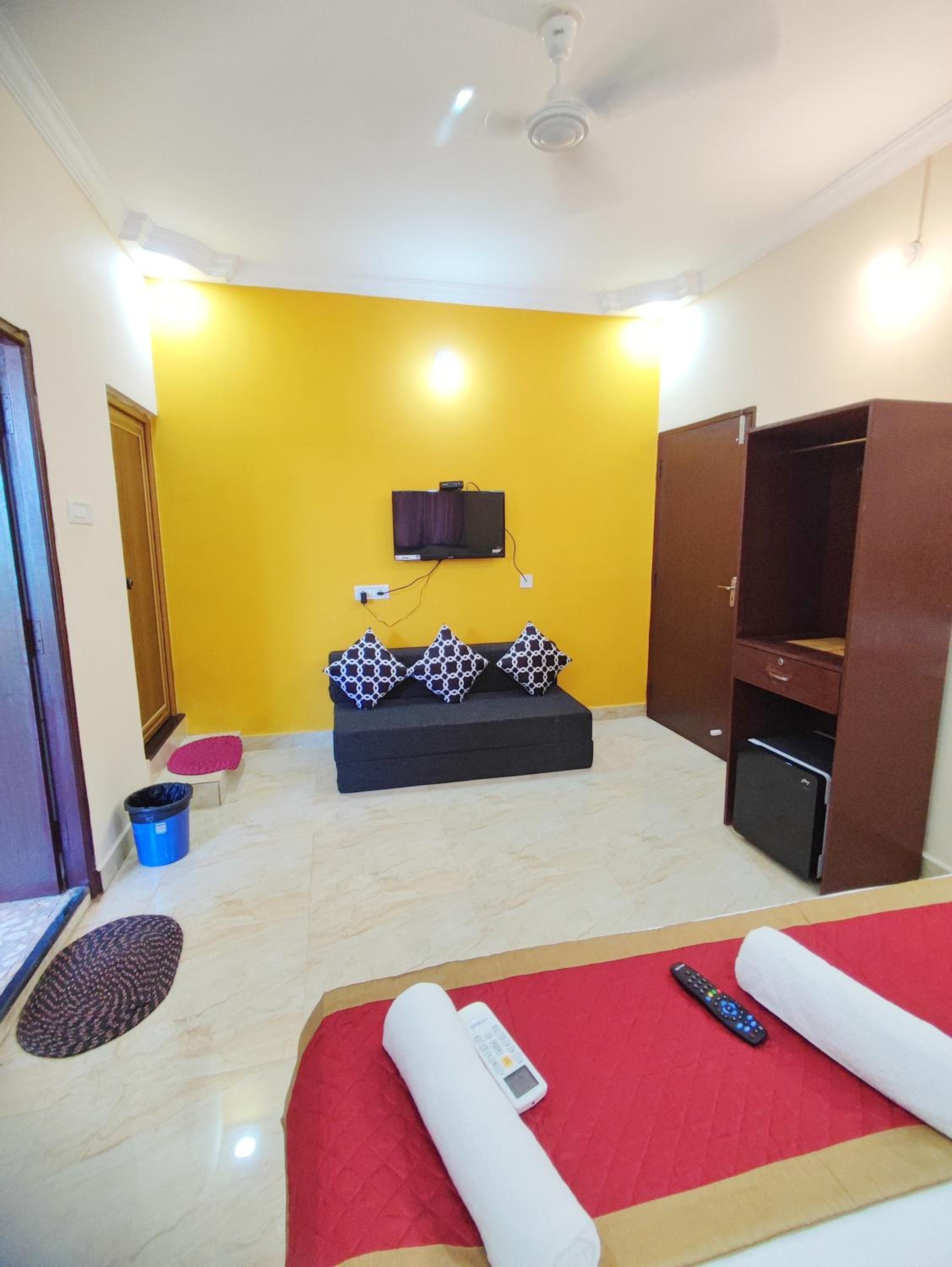Quadruple Room with Balcony - Photo 34