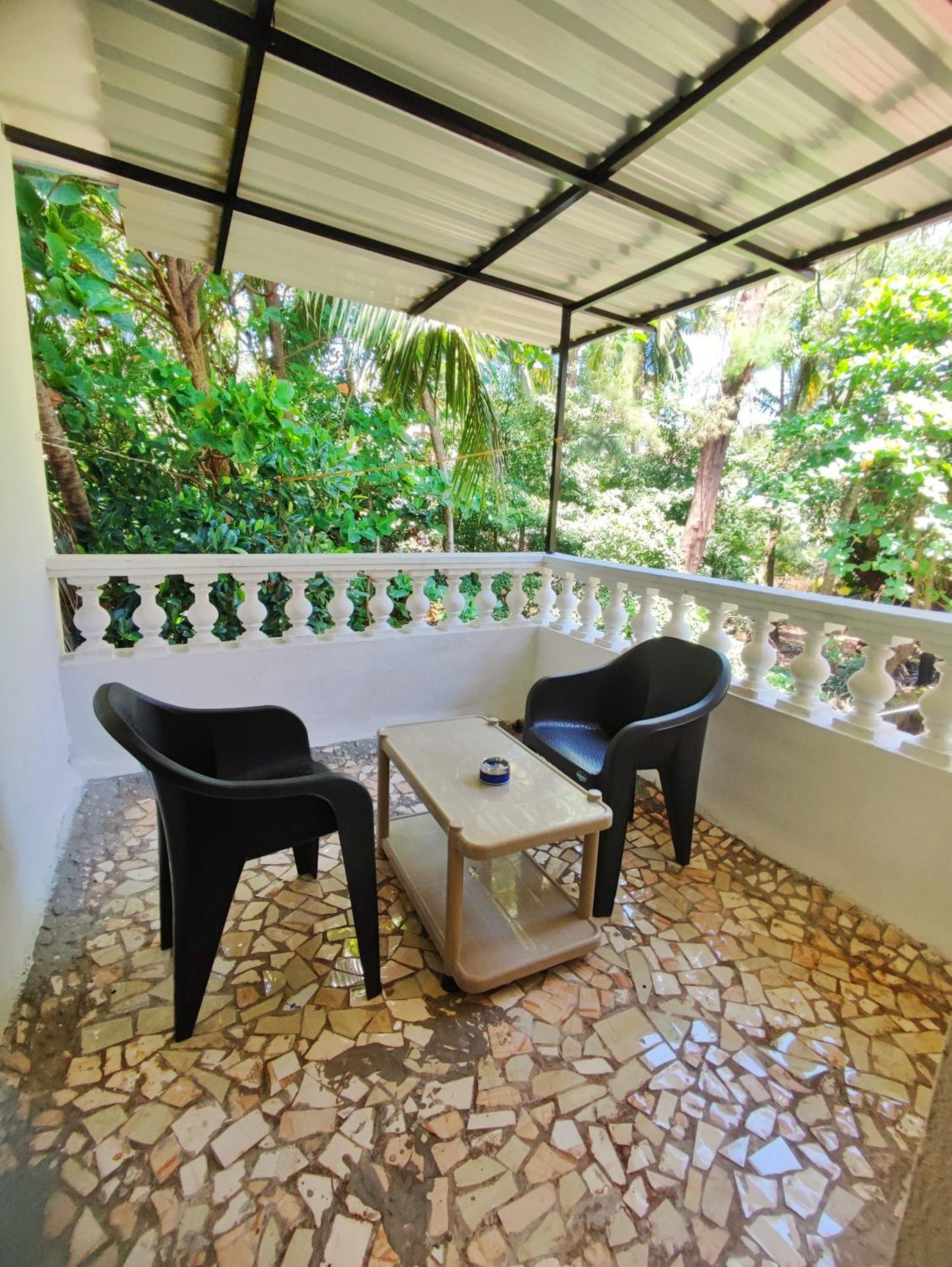 Quadruple Room with Balcony - Photo 15