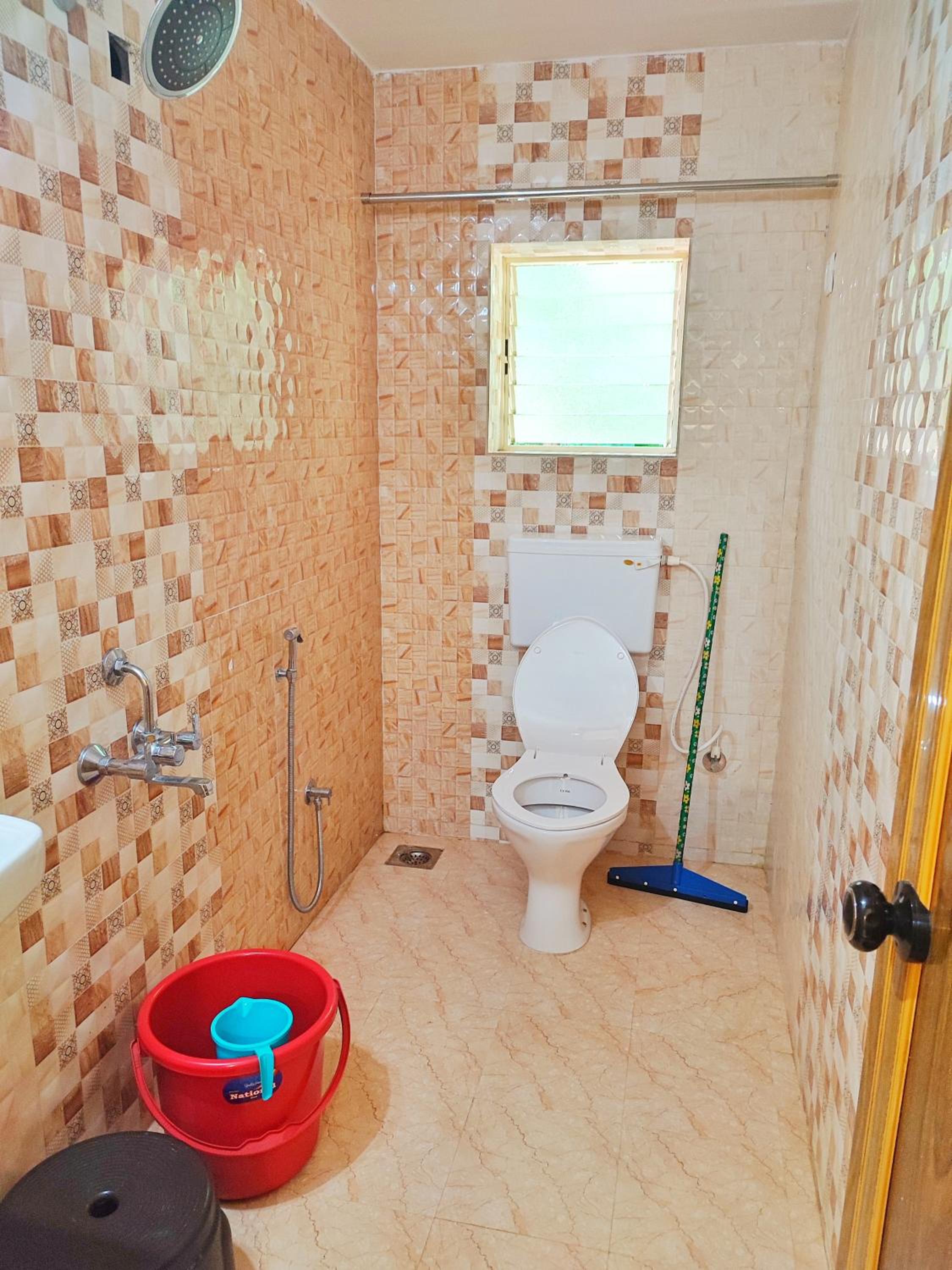 Quadruple Room with Balcony - Photo 13