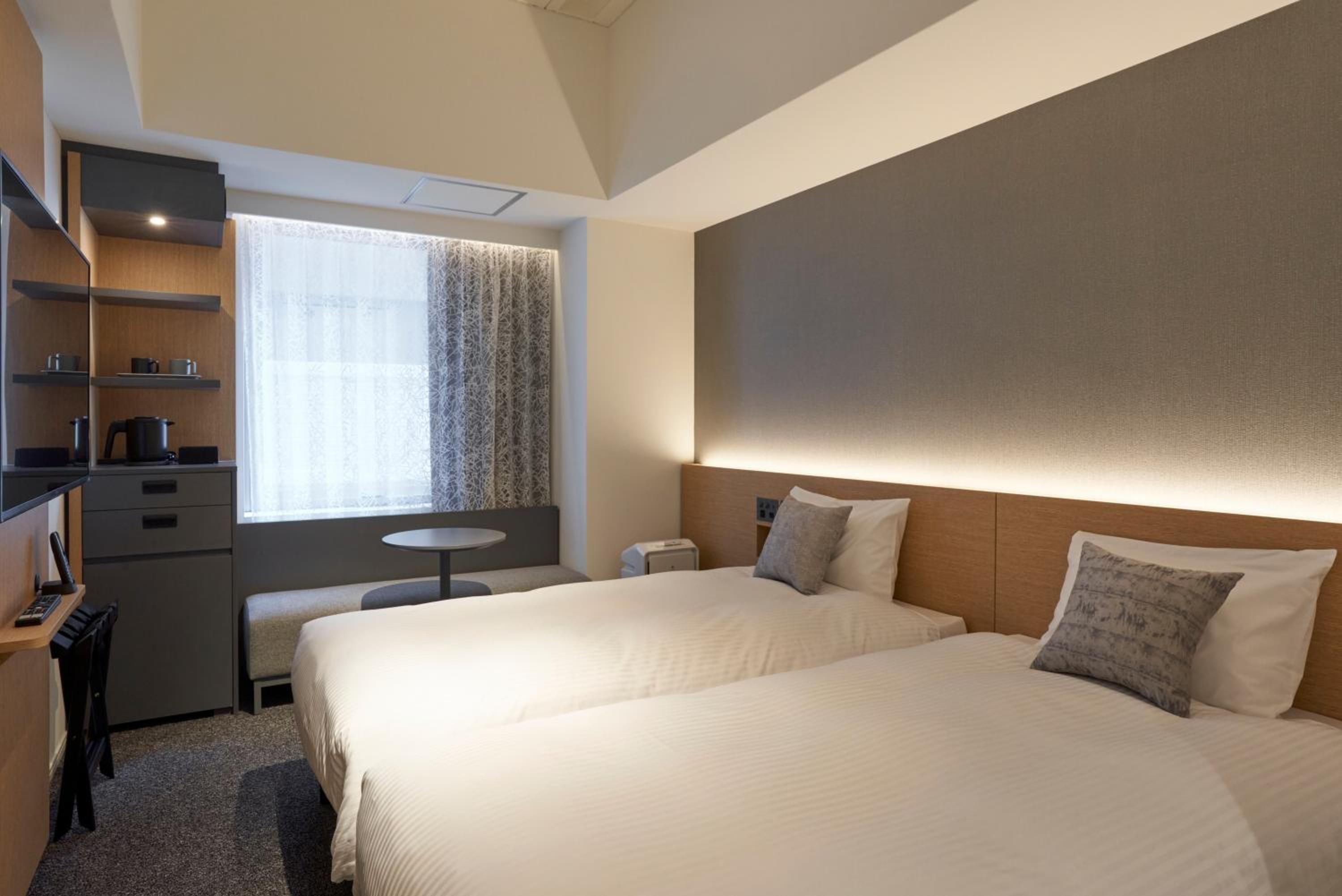 Connecting Room with 4 Beds - Photo 3