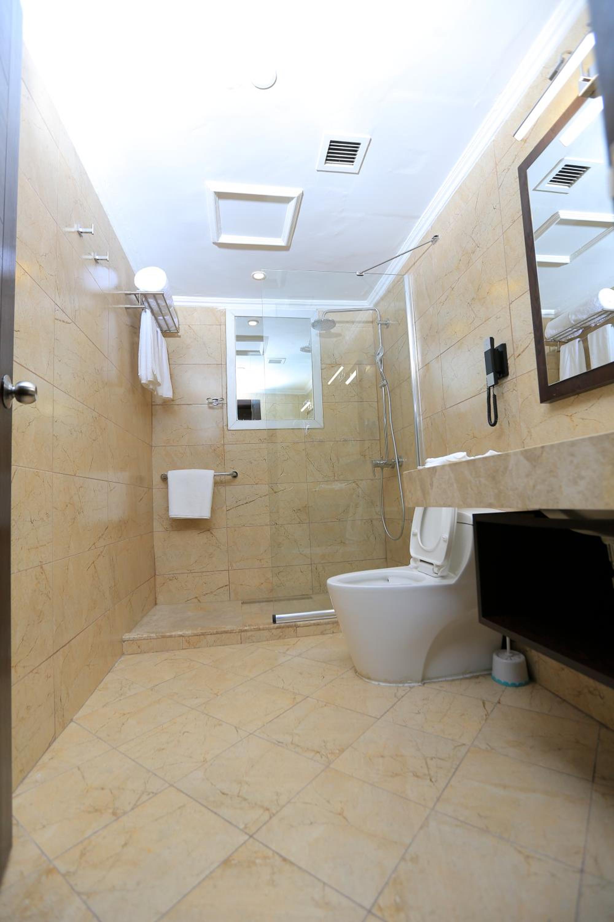 Deluxe Double Room - Photo 9