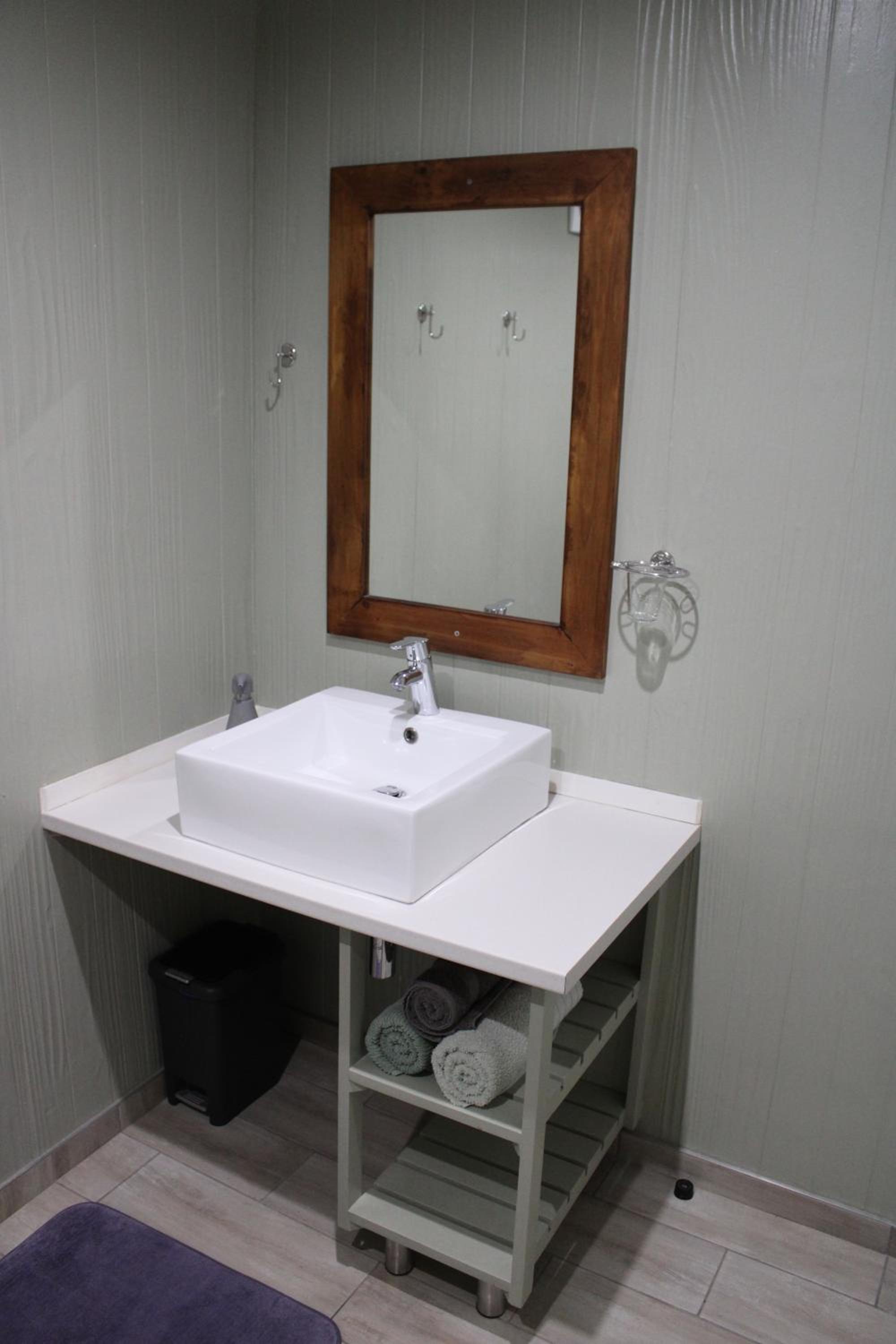 Deluxe Queen Room - Photo 14