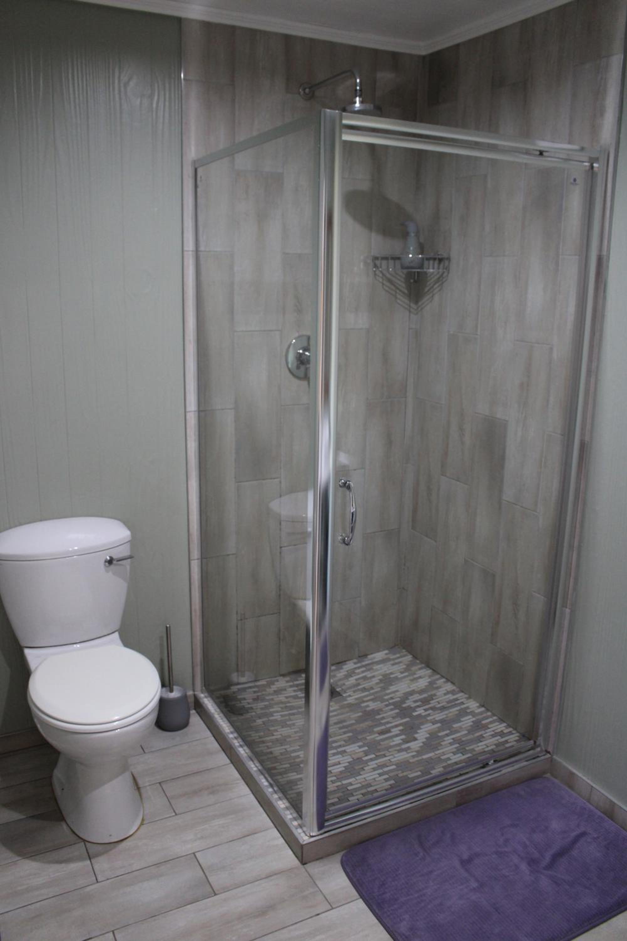 Deluxe Queen Room - Photo 13
