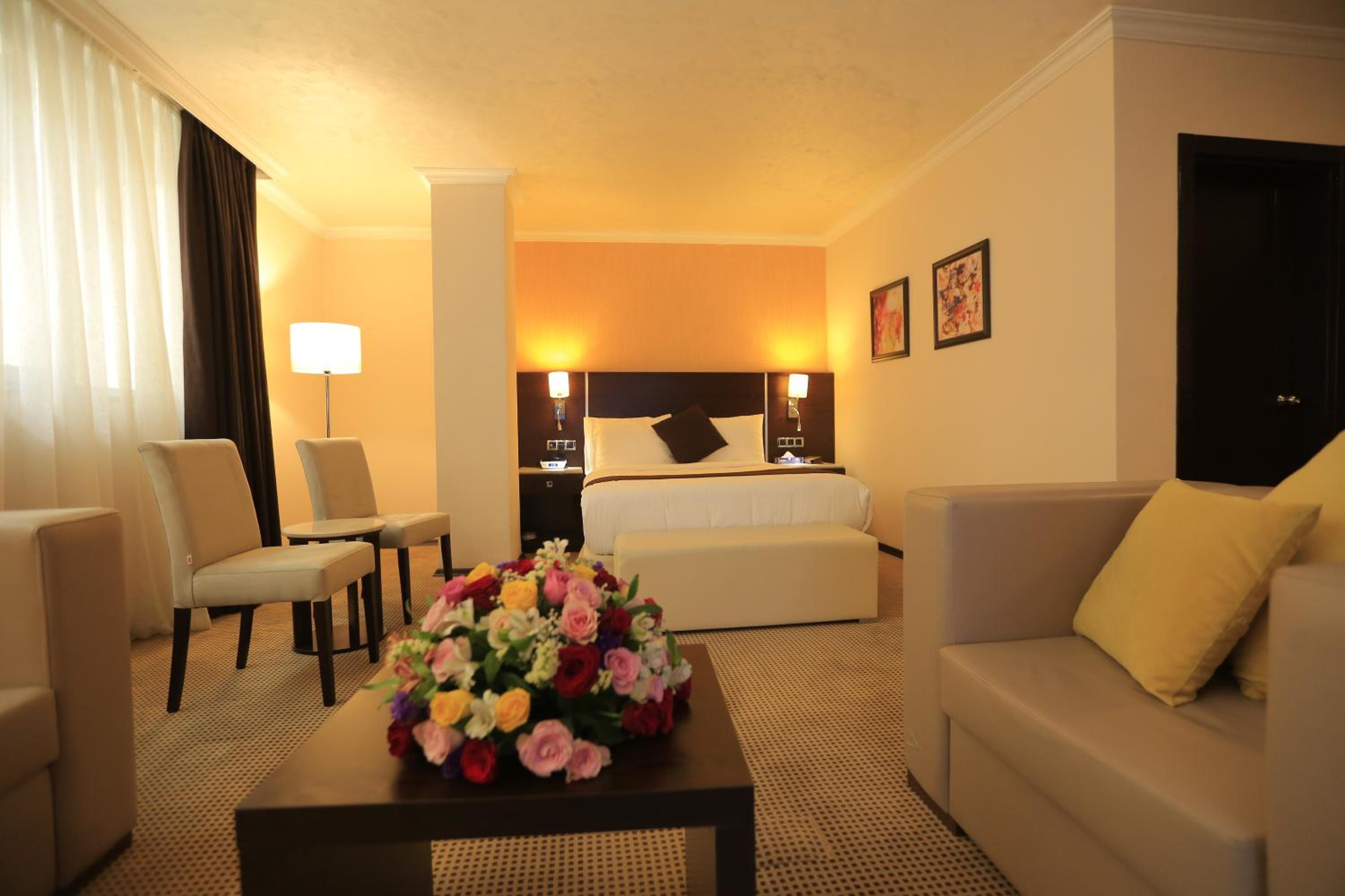Executive Suite - Photo 1
