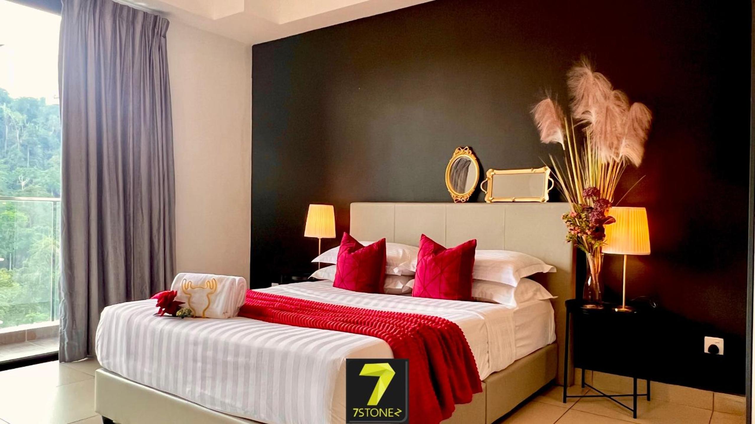 Deluxe Studio Suite with Balcony - Photo 1
