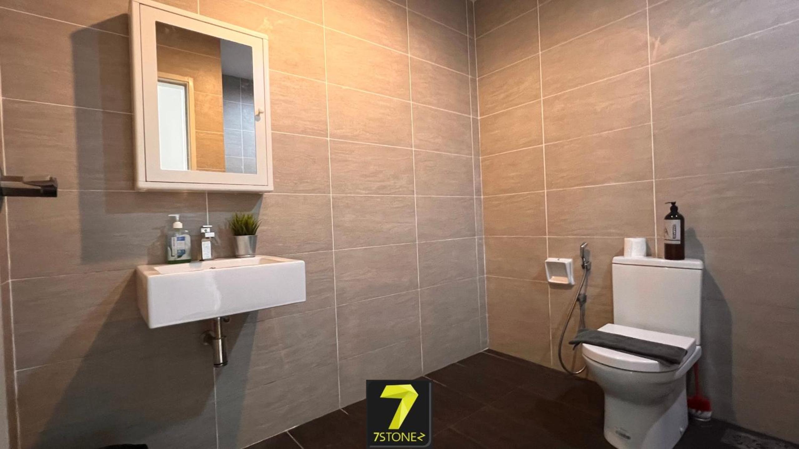 Deluxe Family Studio Suite with Balcony - Photo 10