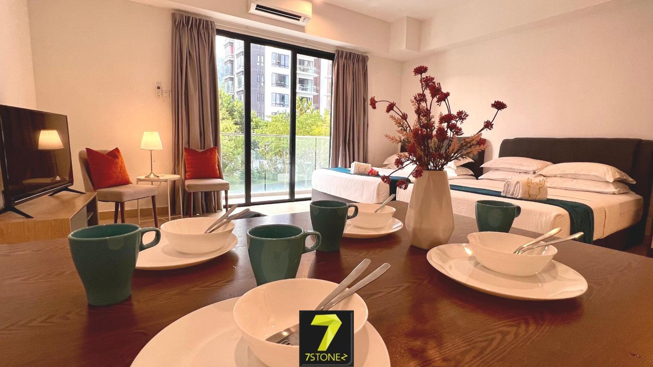 Deluxe Family Studio Suite with Balcony - Photo 5