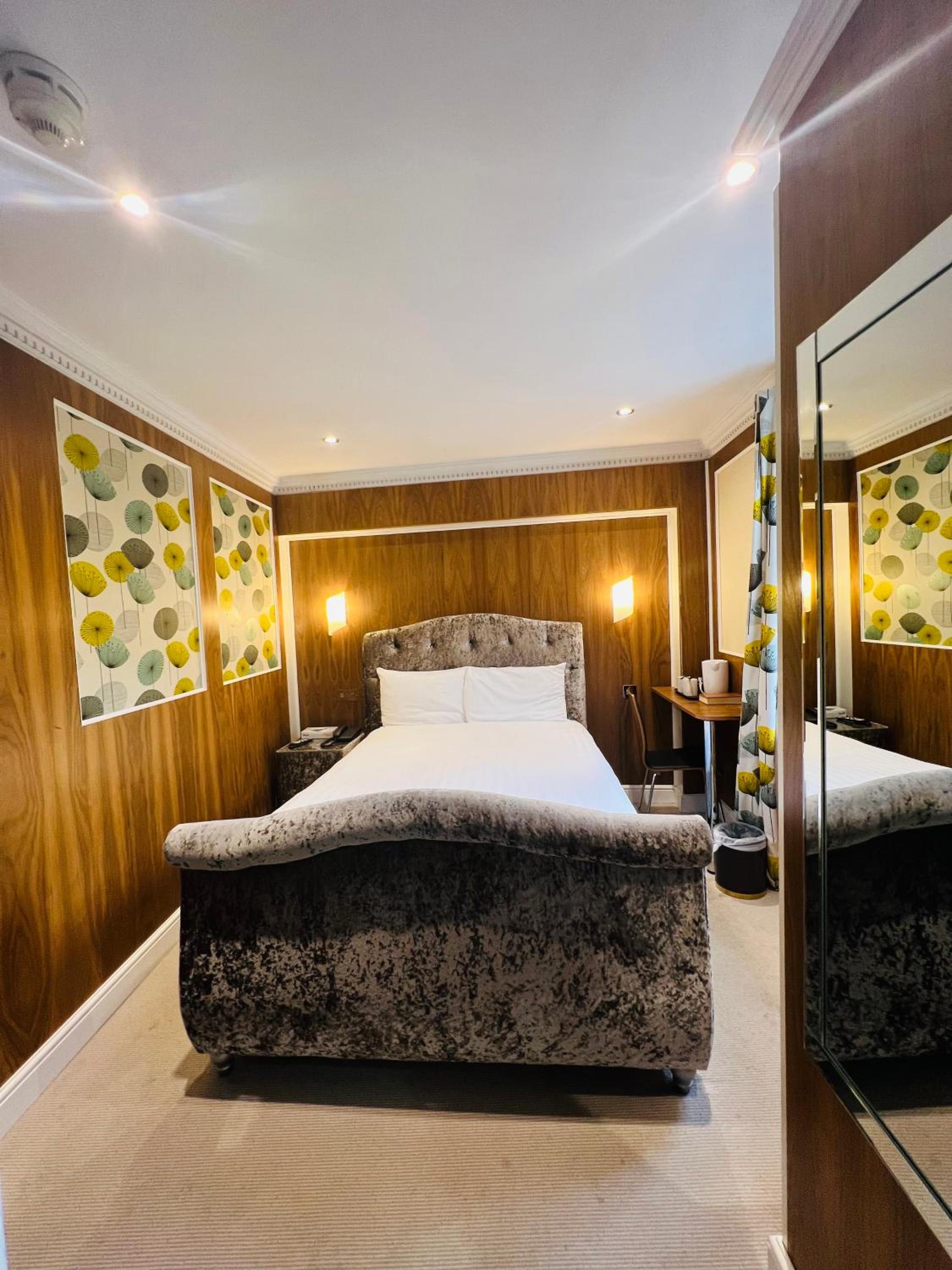 Double Room with Private Bathroom photo 1