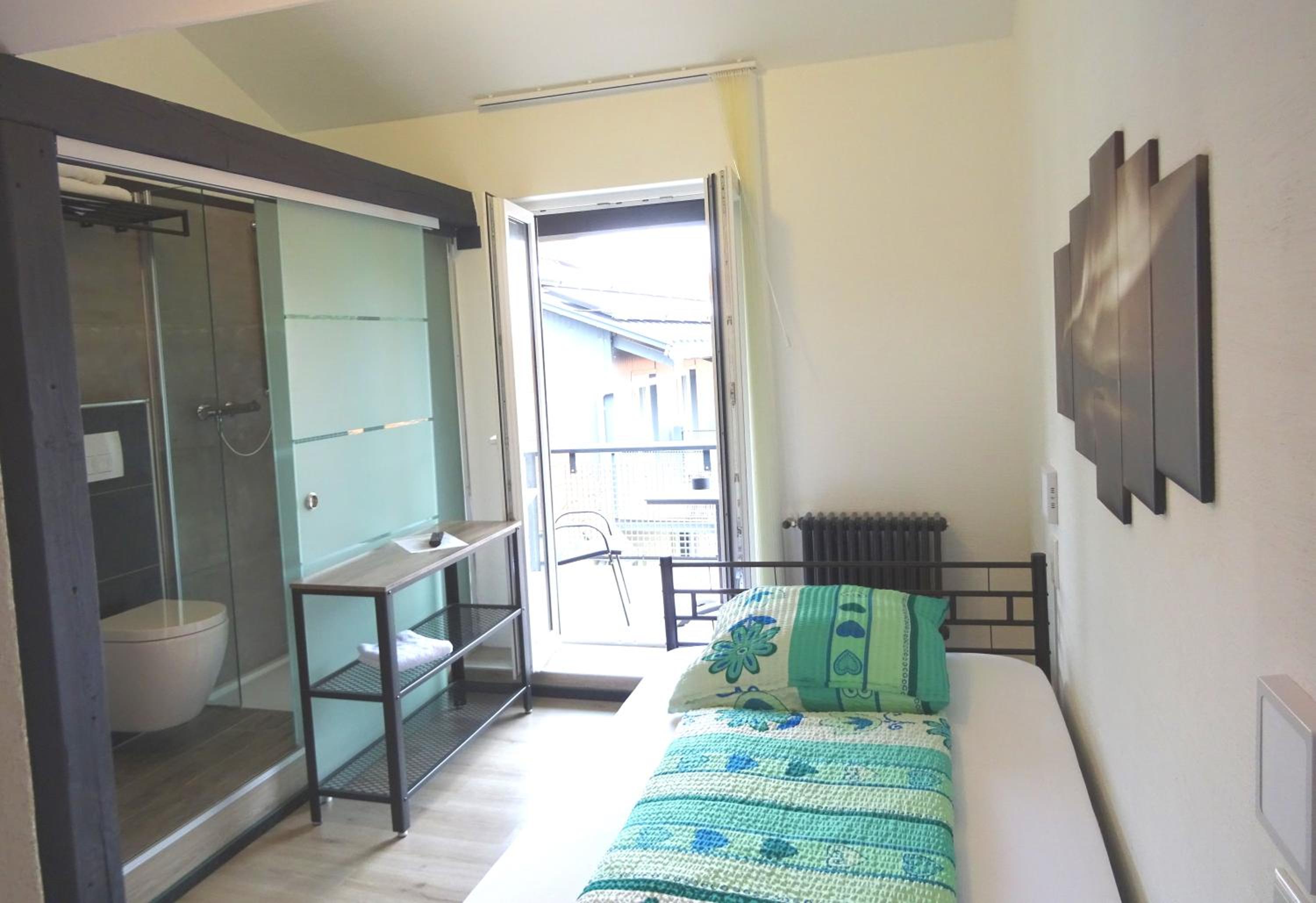 Deluxe Single Room with Balcony photo 3
