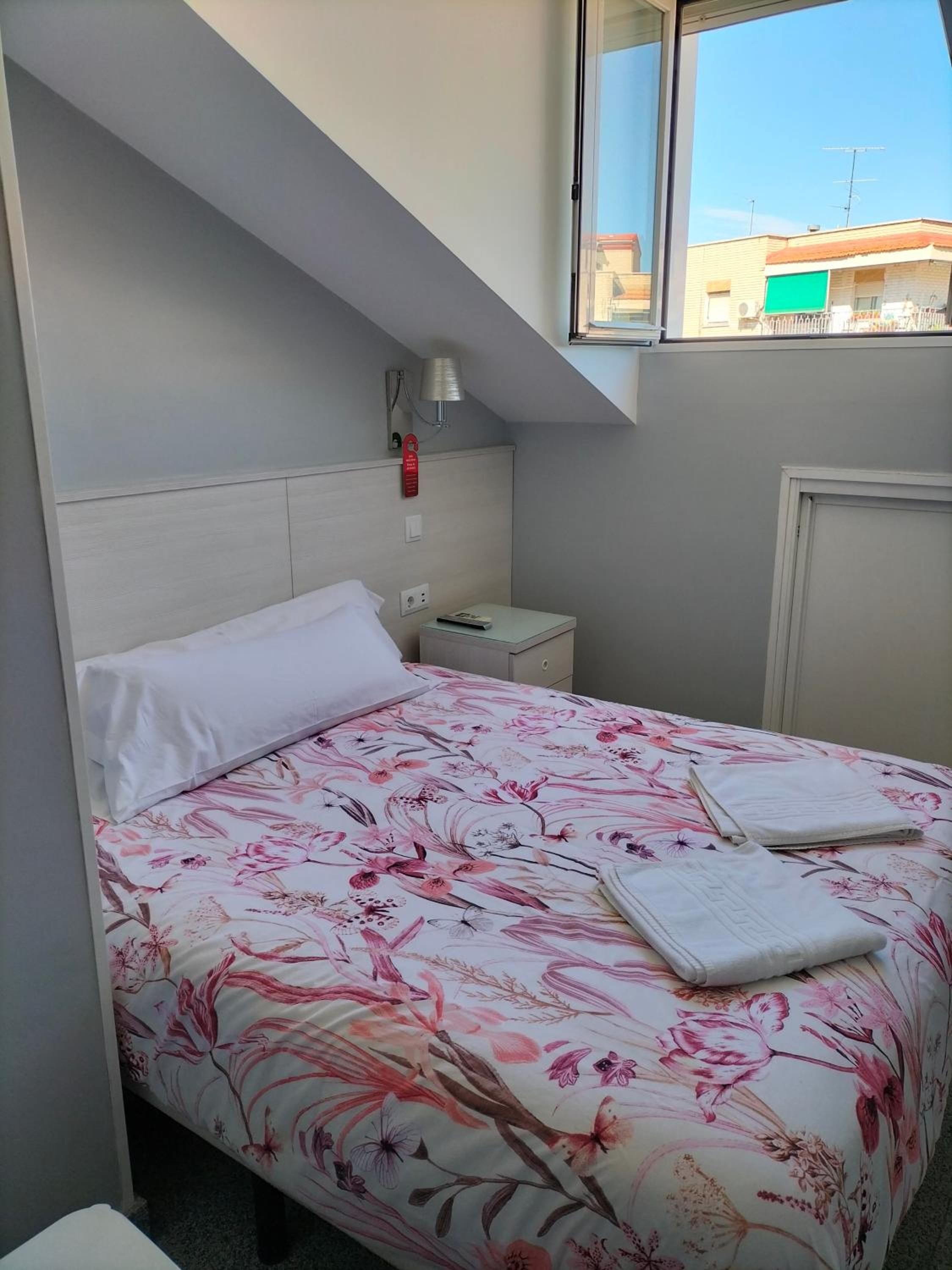 Double or Twin Room - Photo 1