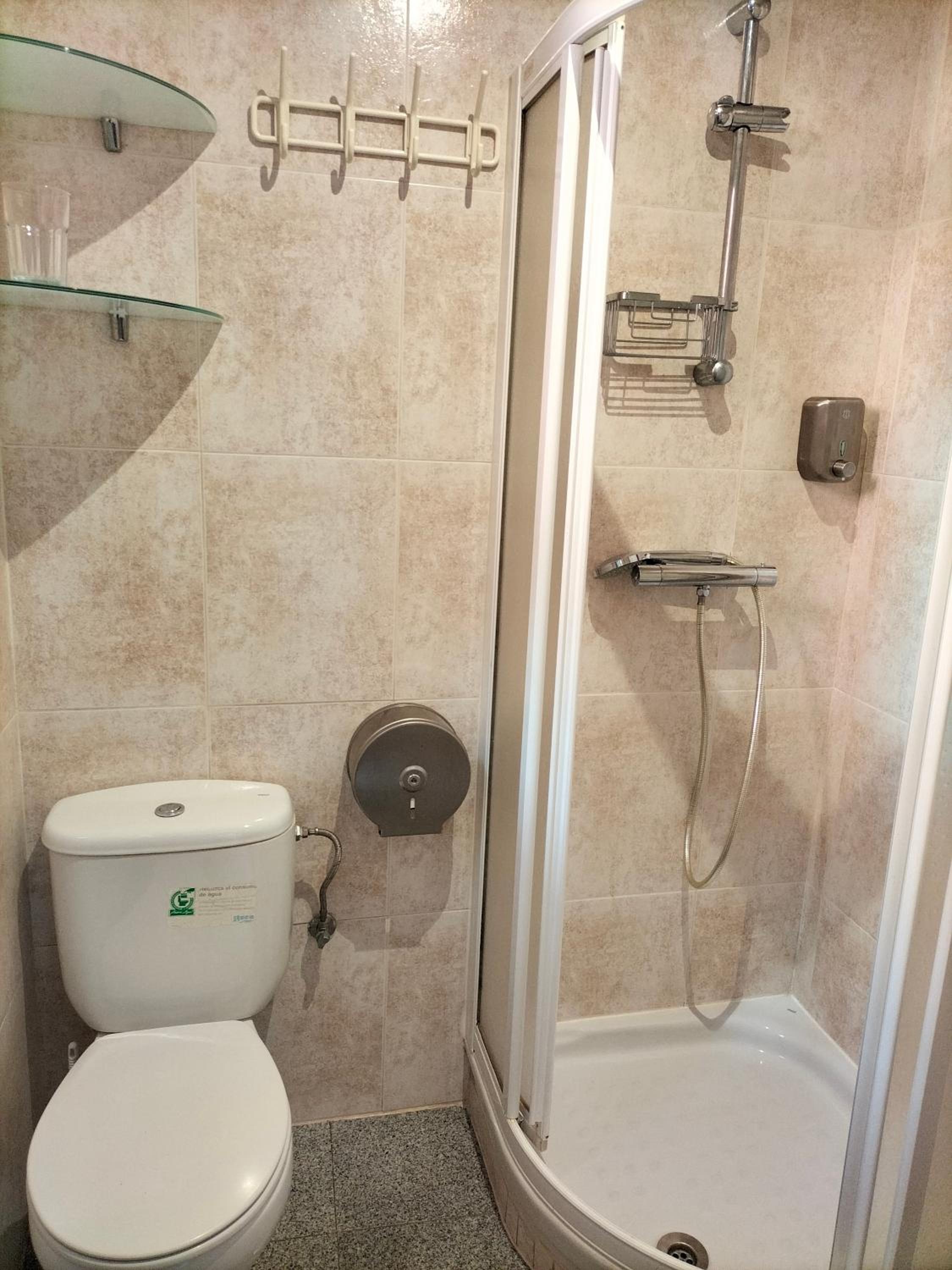 Double or Twin Room - Photo 8