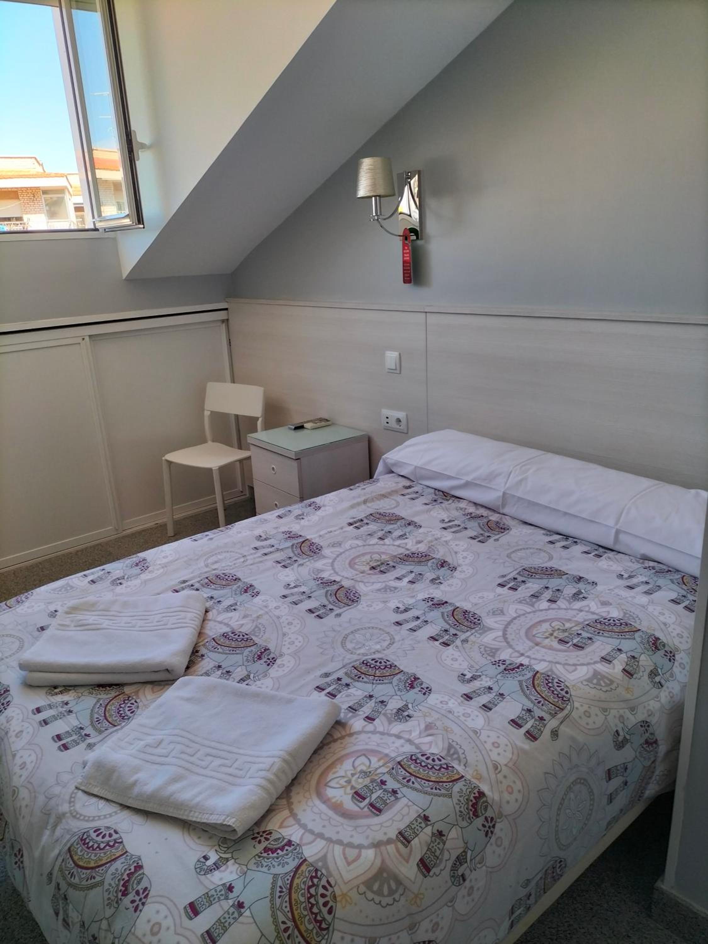 Double or Twin Room - Photo 2