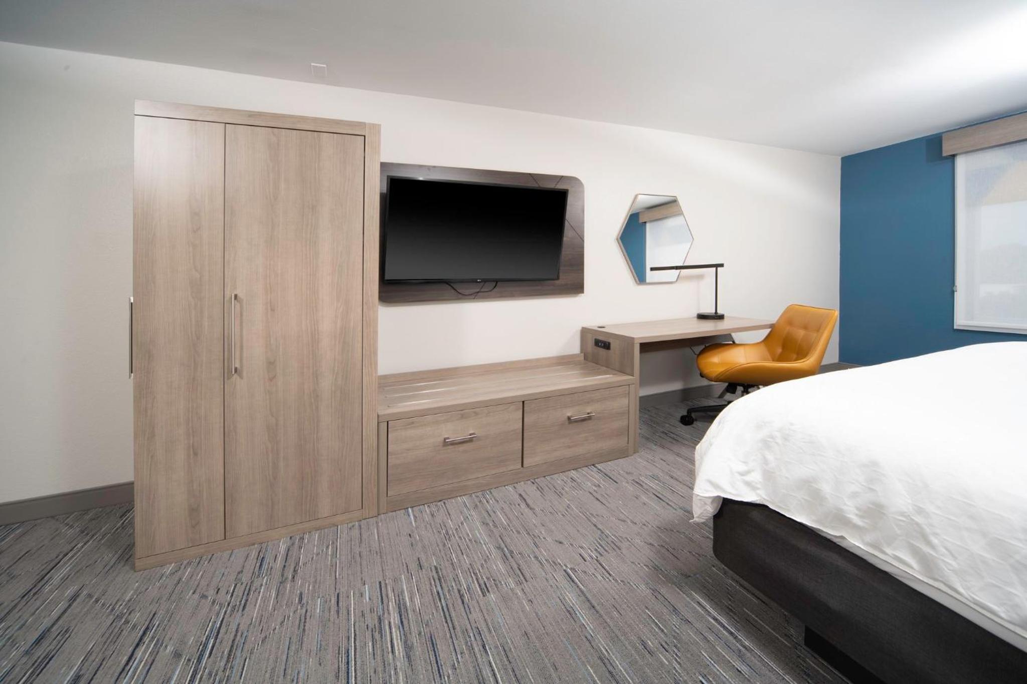 Standard King Room - Photo 3