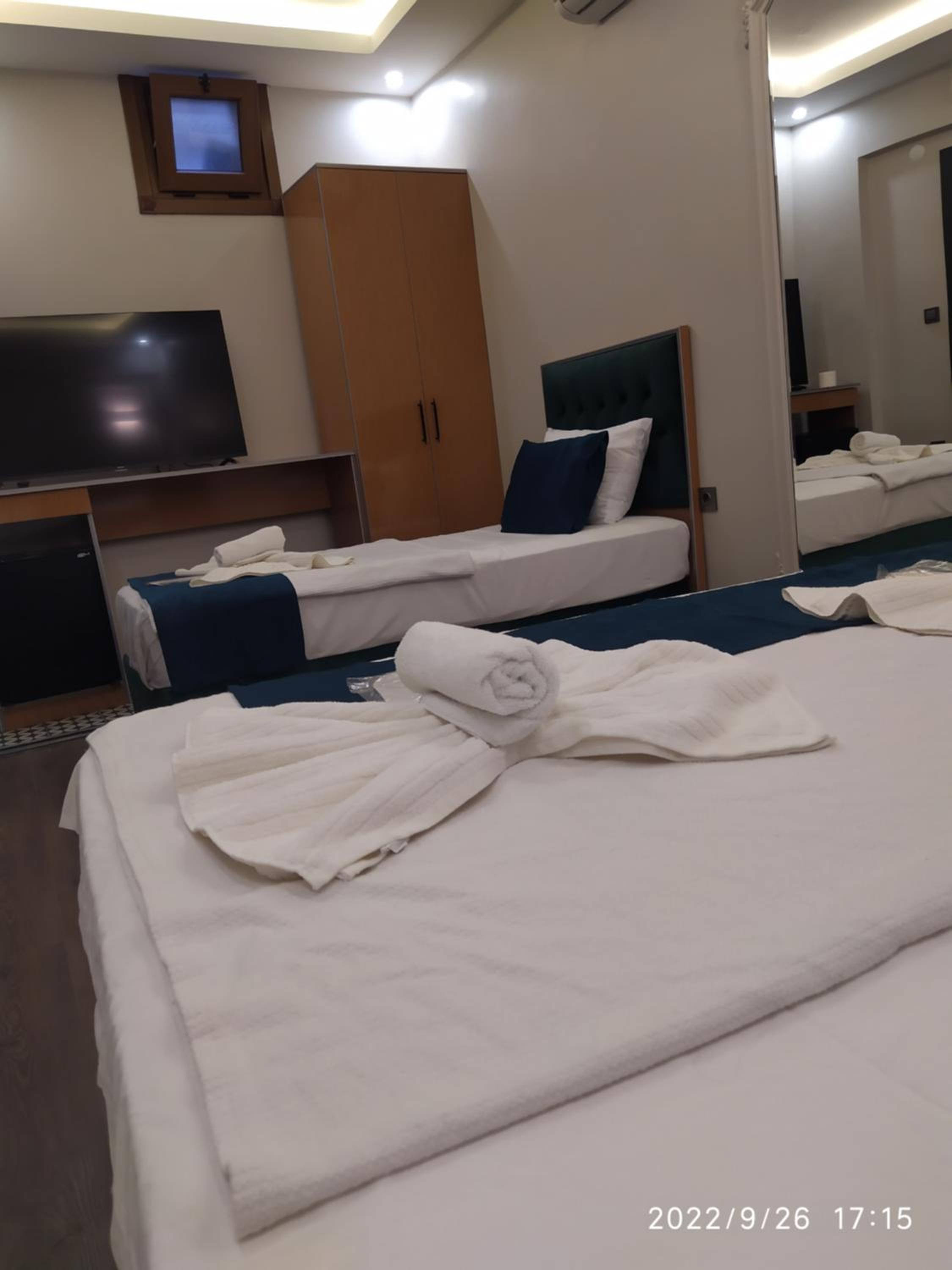 Economy Triple Room photo 2