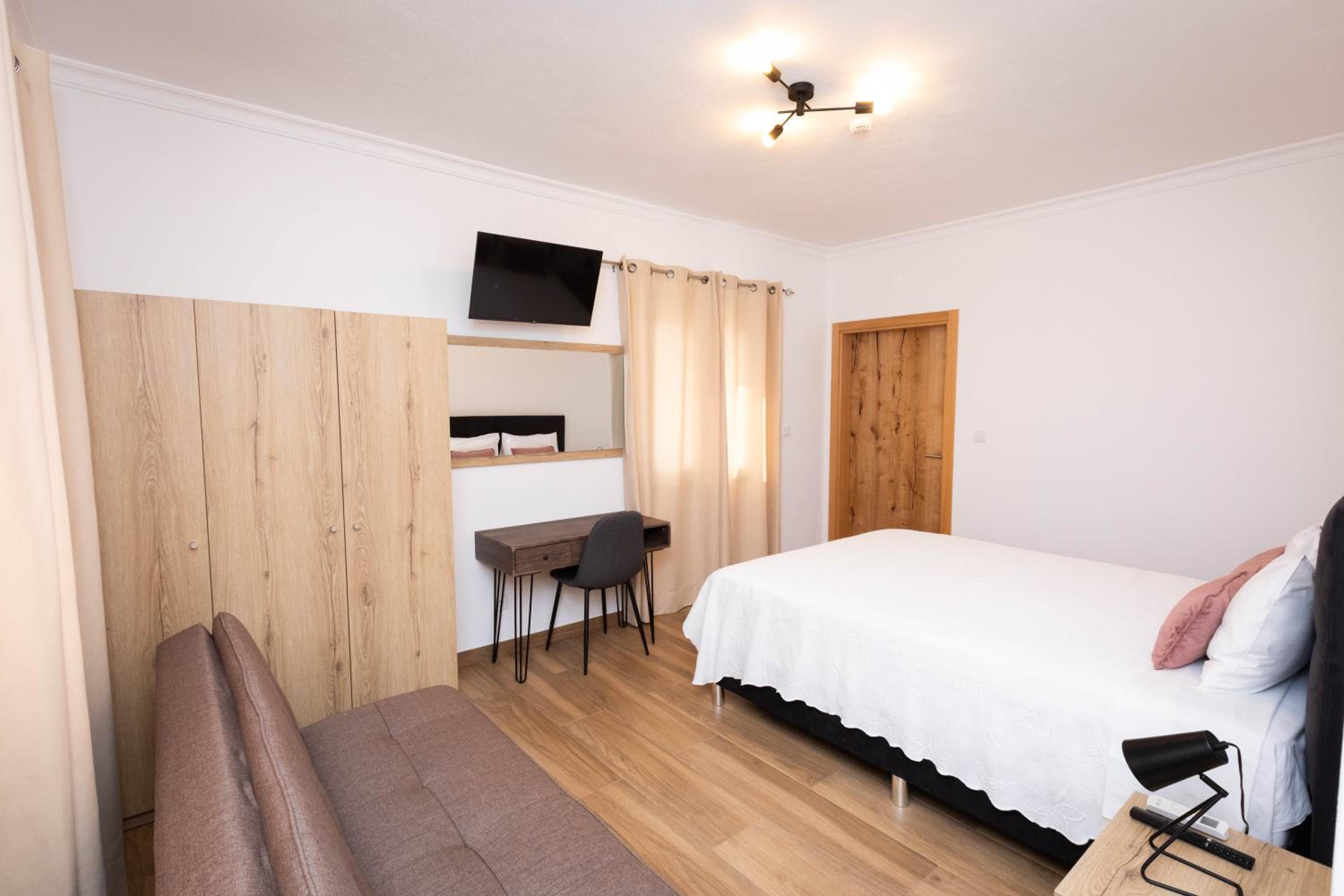 Double Room with Pool View photo 2