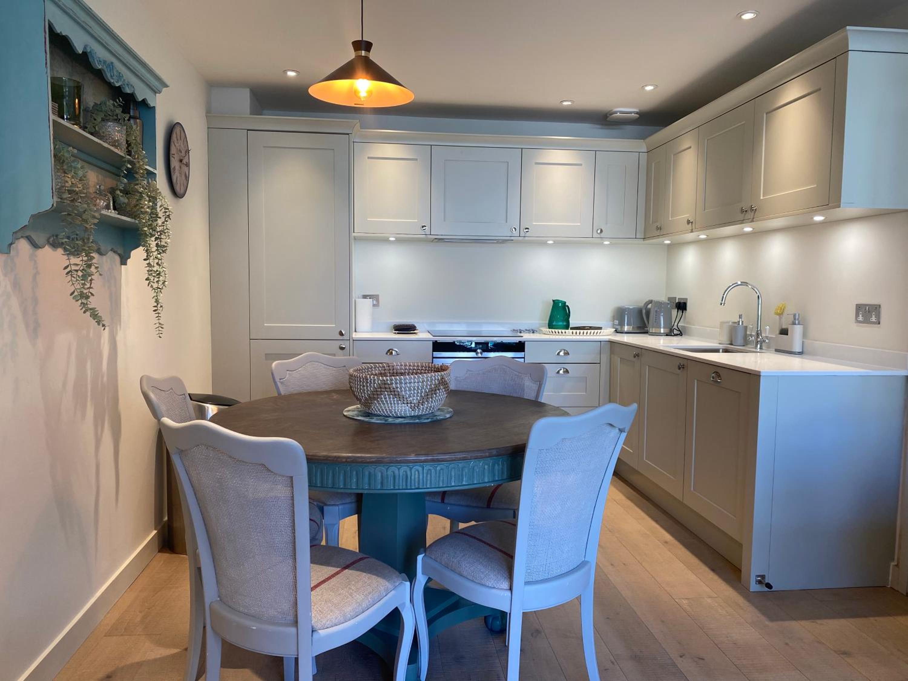 Three-Bedroom House - Photo 8