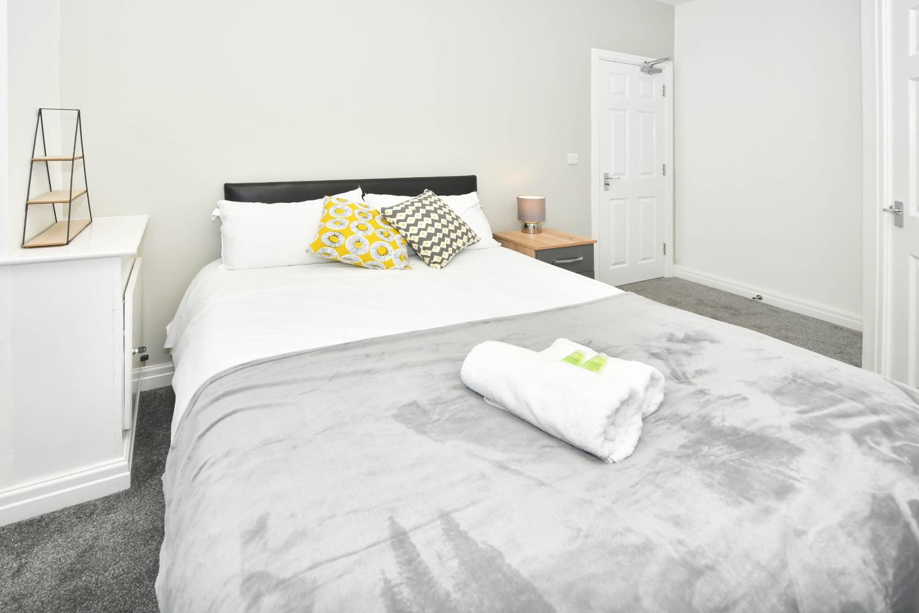 Double Room with Private Bathroom photo 1