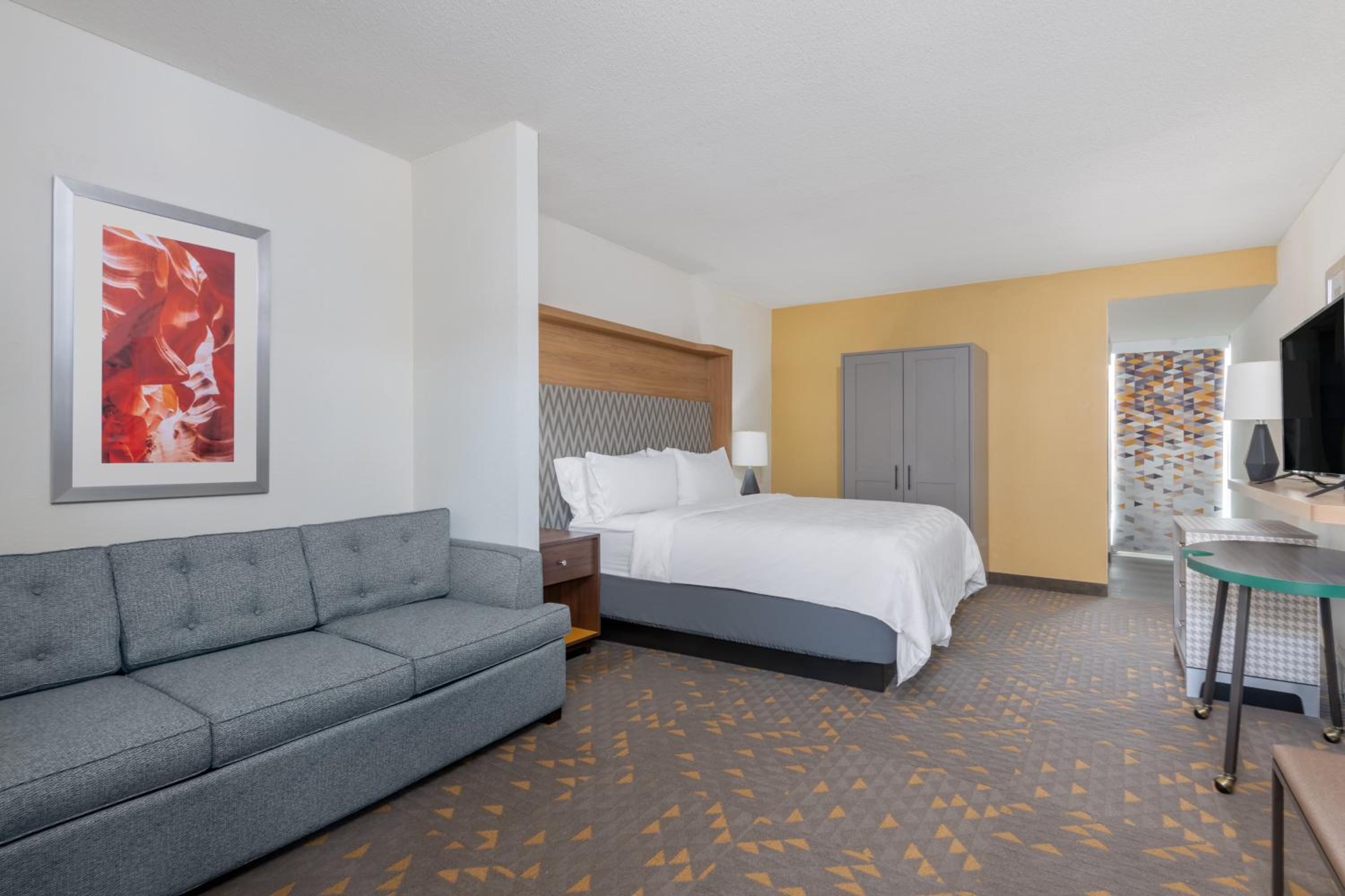 Suite - Photo 3