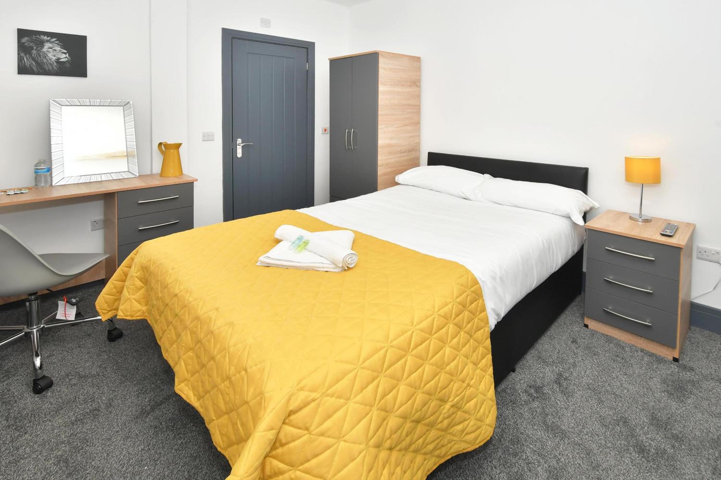 Double Room with Shared Bathroom photo 3