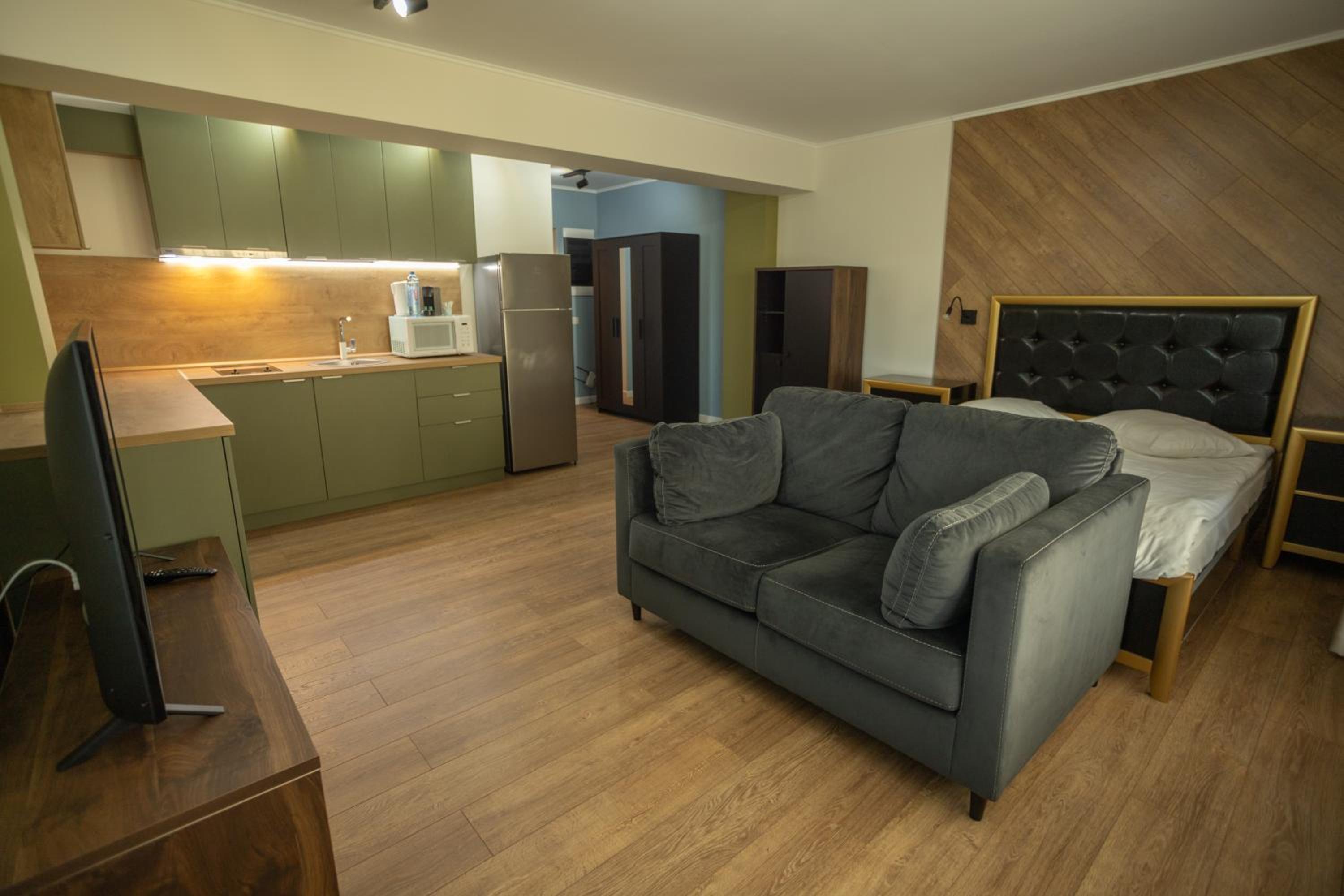 Deluxe Studio