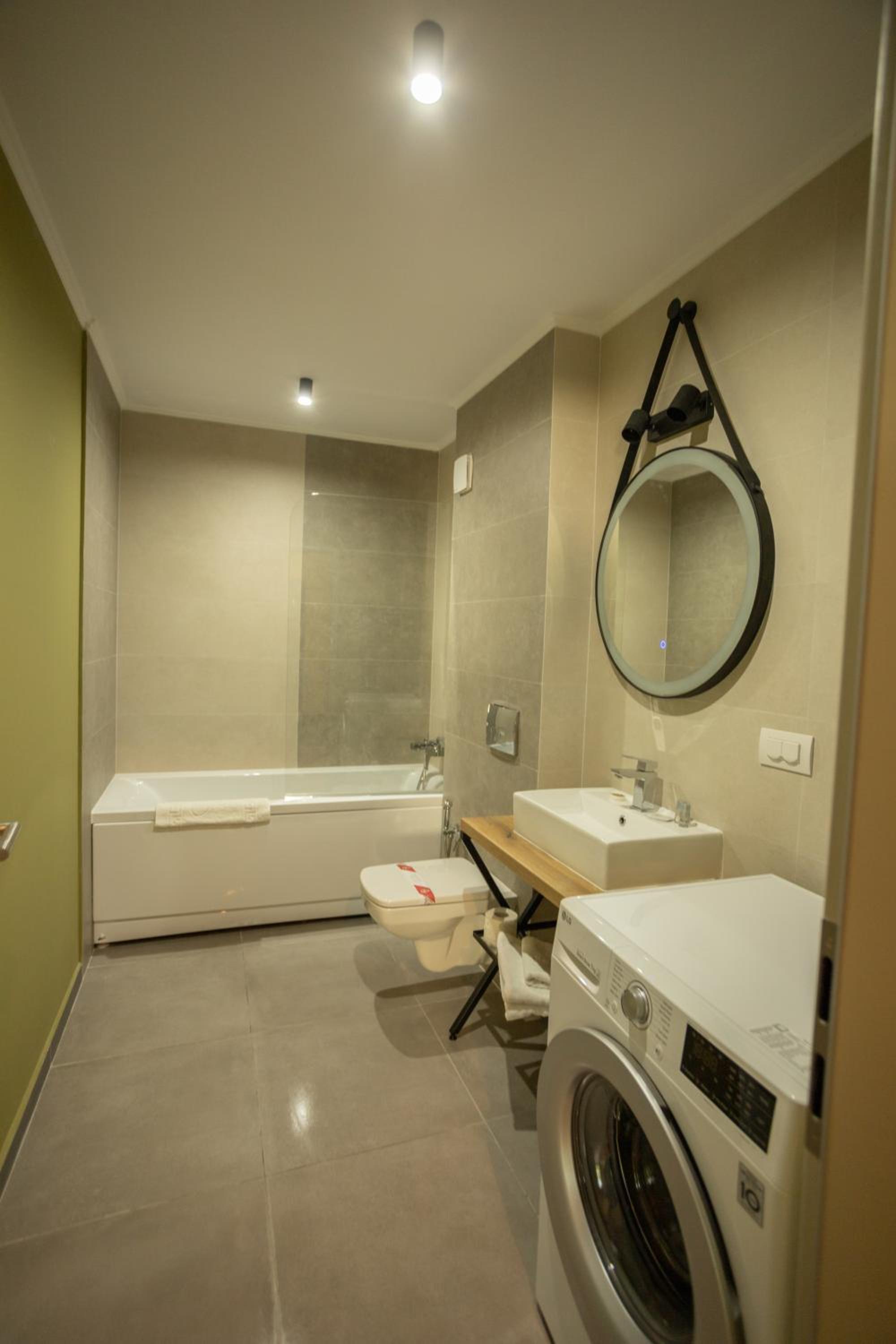 Apartment with Balcony - Photo 2