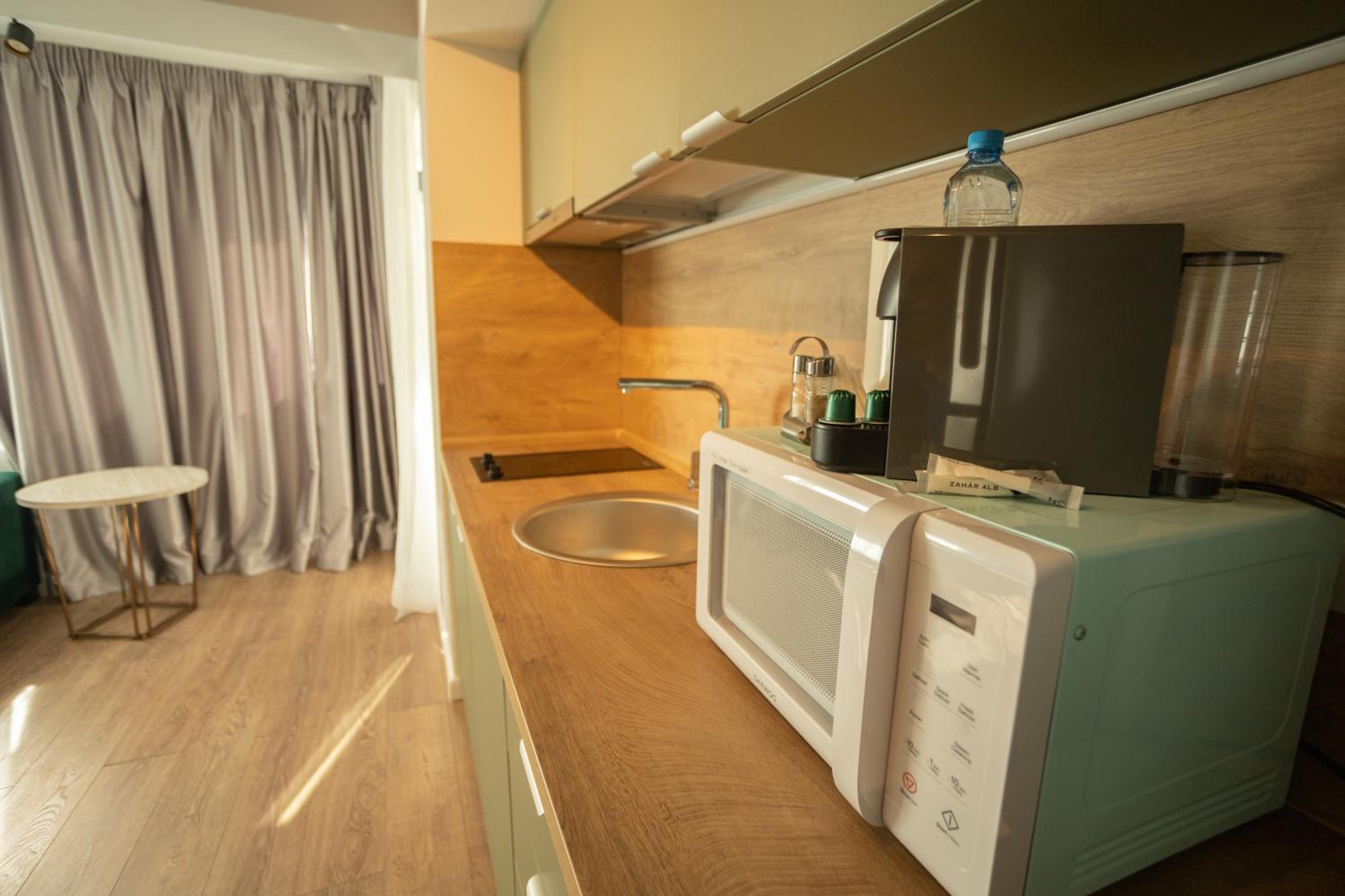 Apartment with Balcony - Photo 4