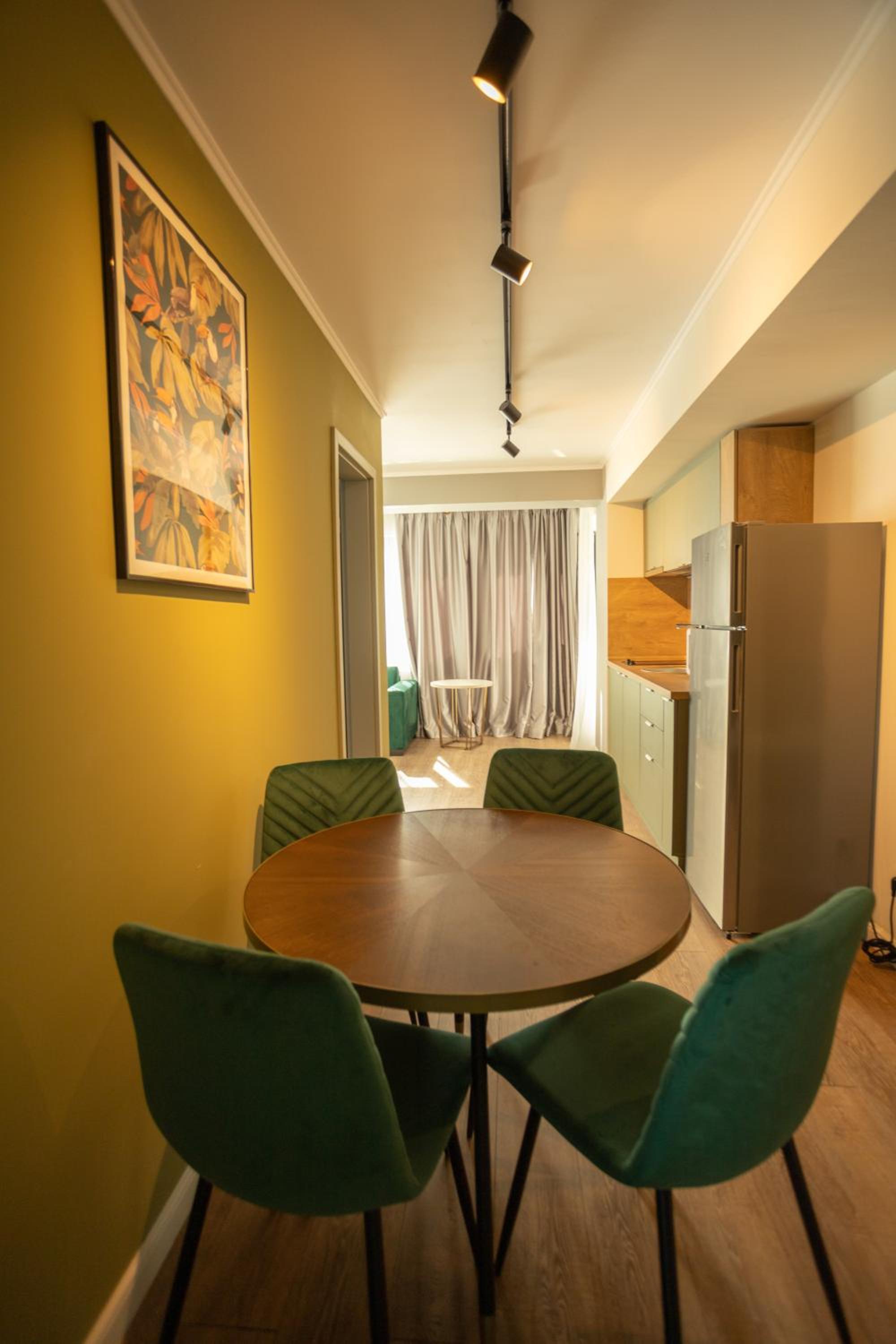 Apartment with Balcony - Photo 3