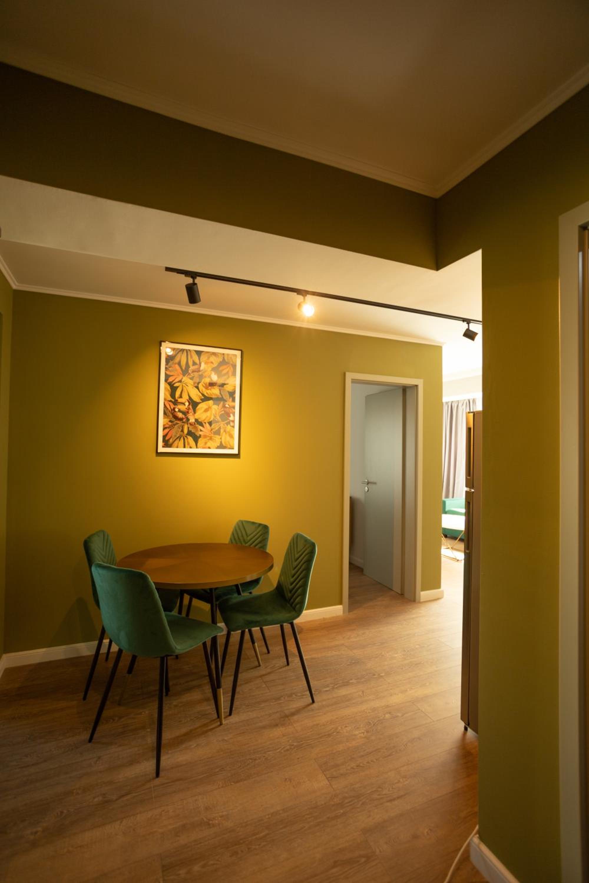 Apartment with Balcony - Photo 10