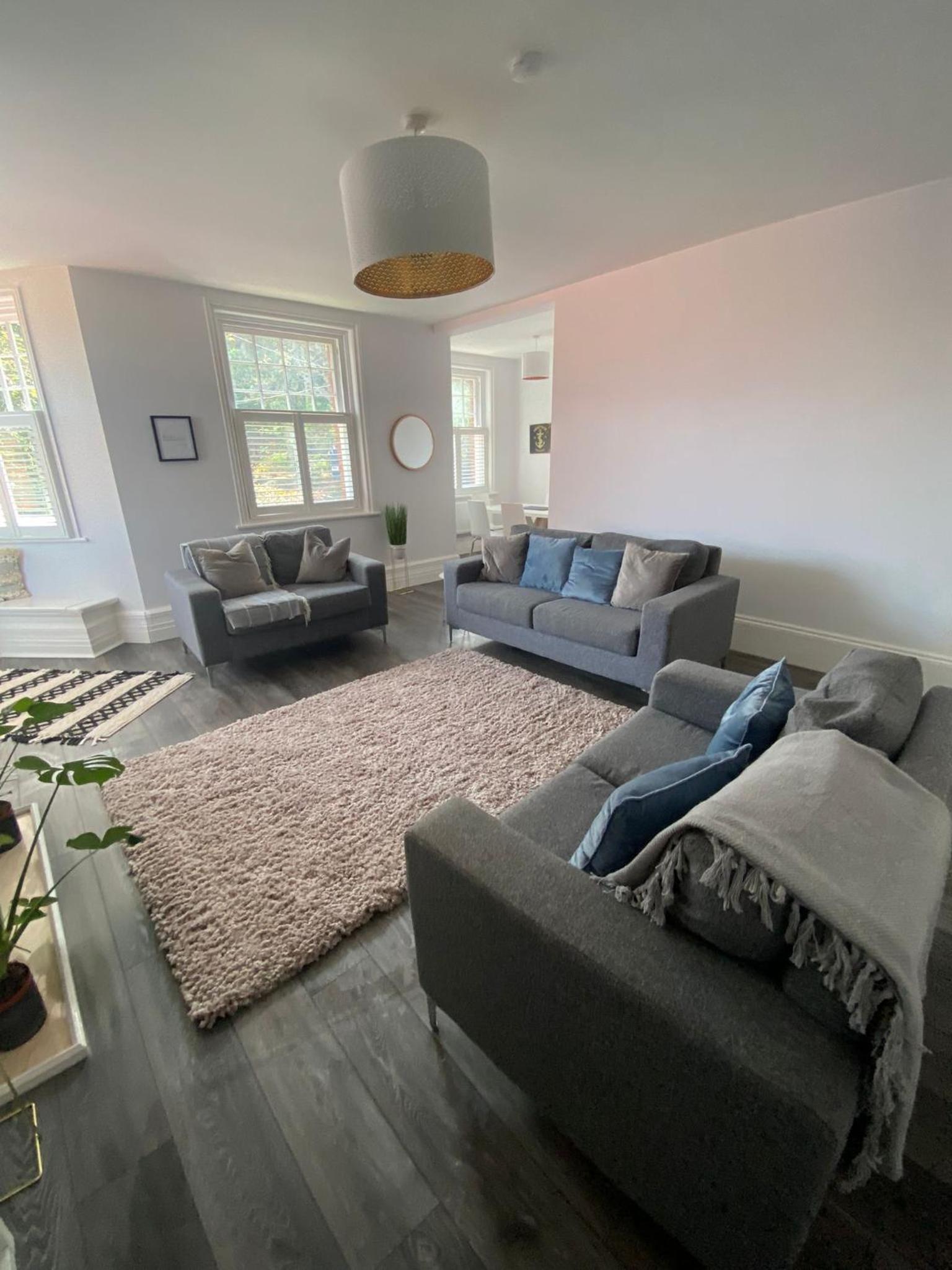 Three-Bedroom Apartment photo 1