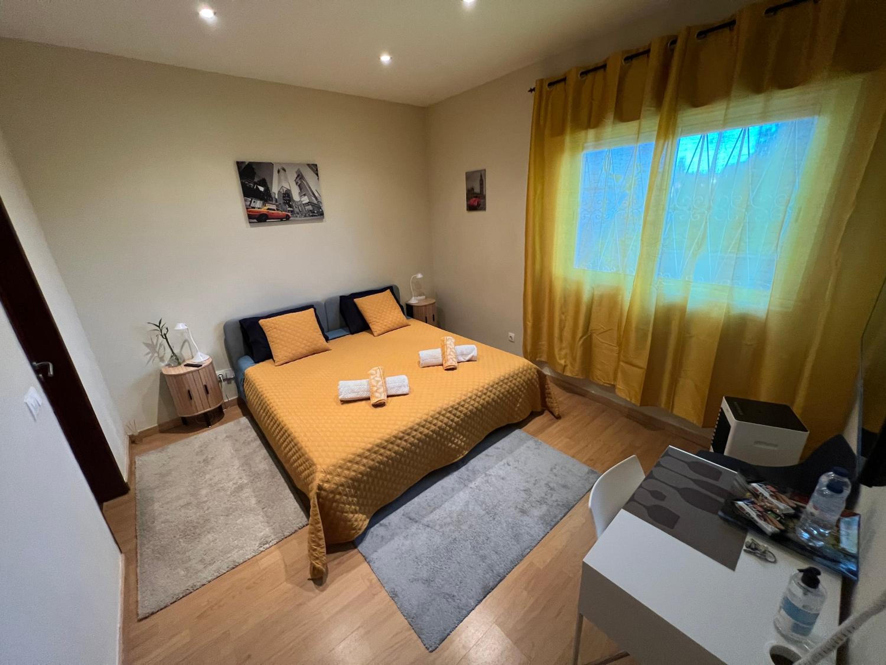 Double or Twin Room - Photo 9