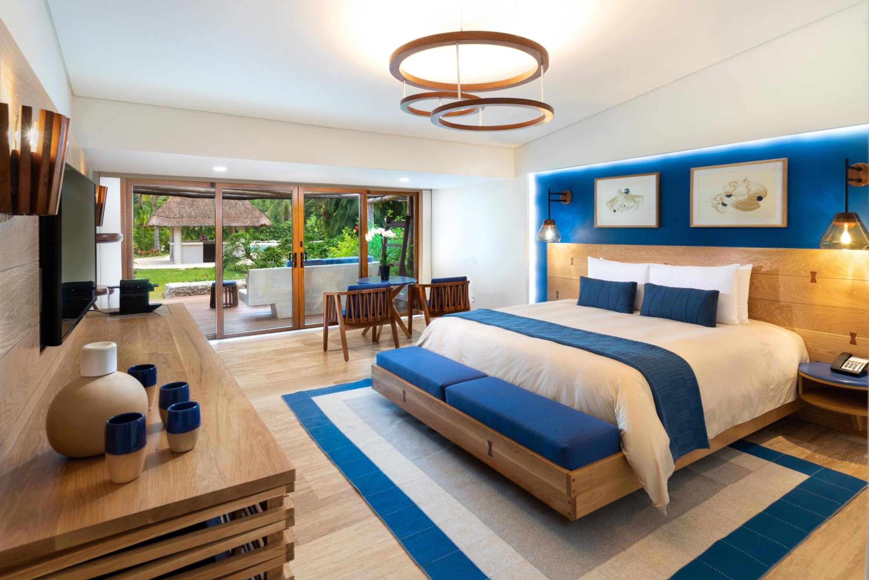 Seafront Premium Queen Room with Two Queen Beds and Beach Access