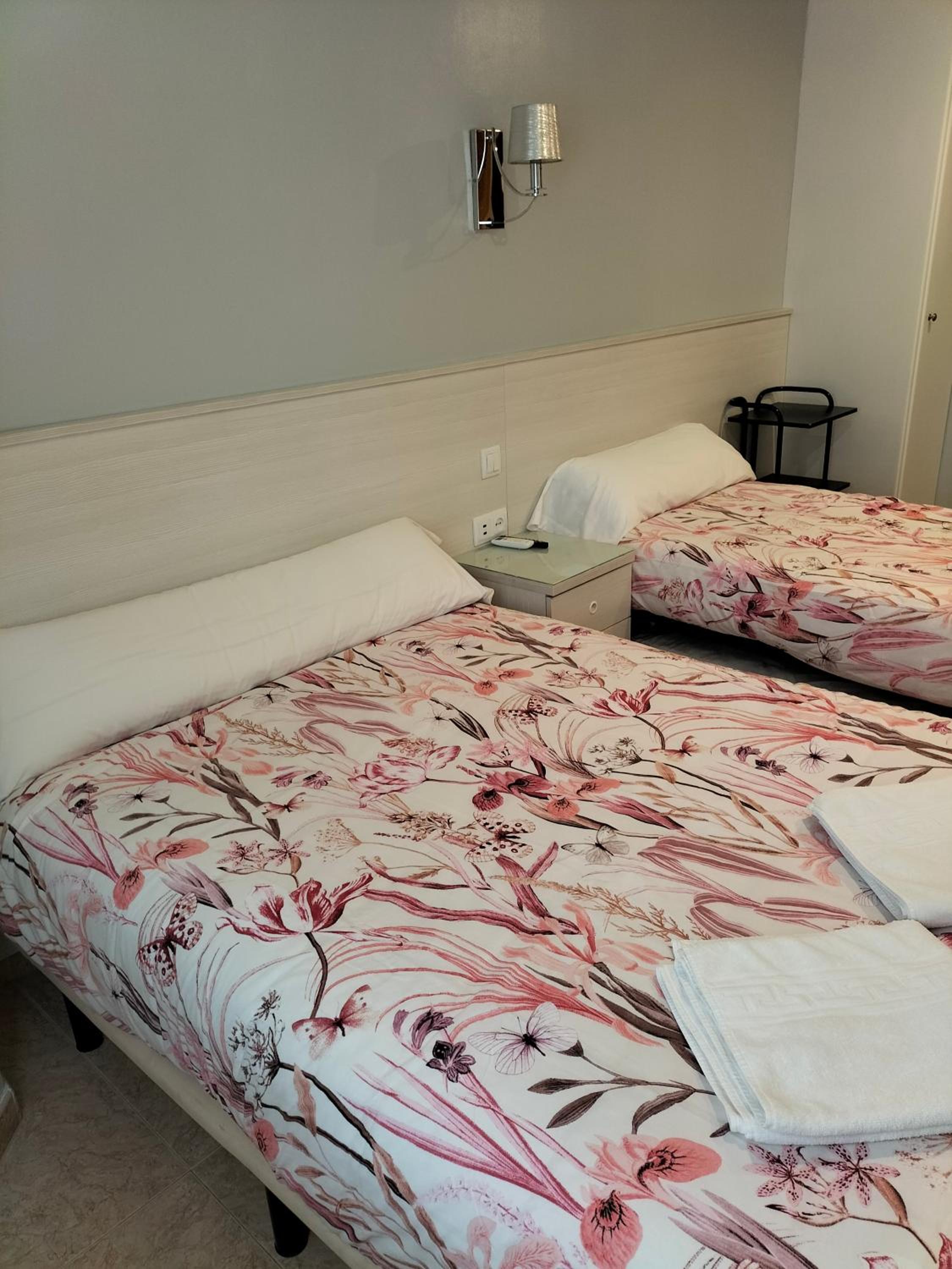Double or Twin Room - Photo 3