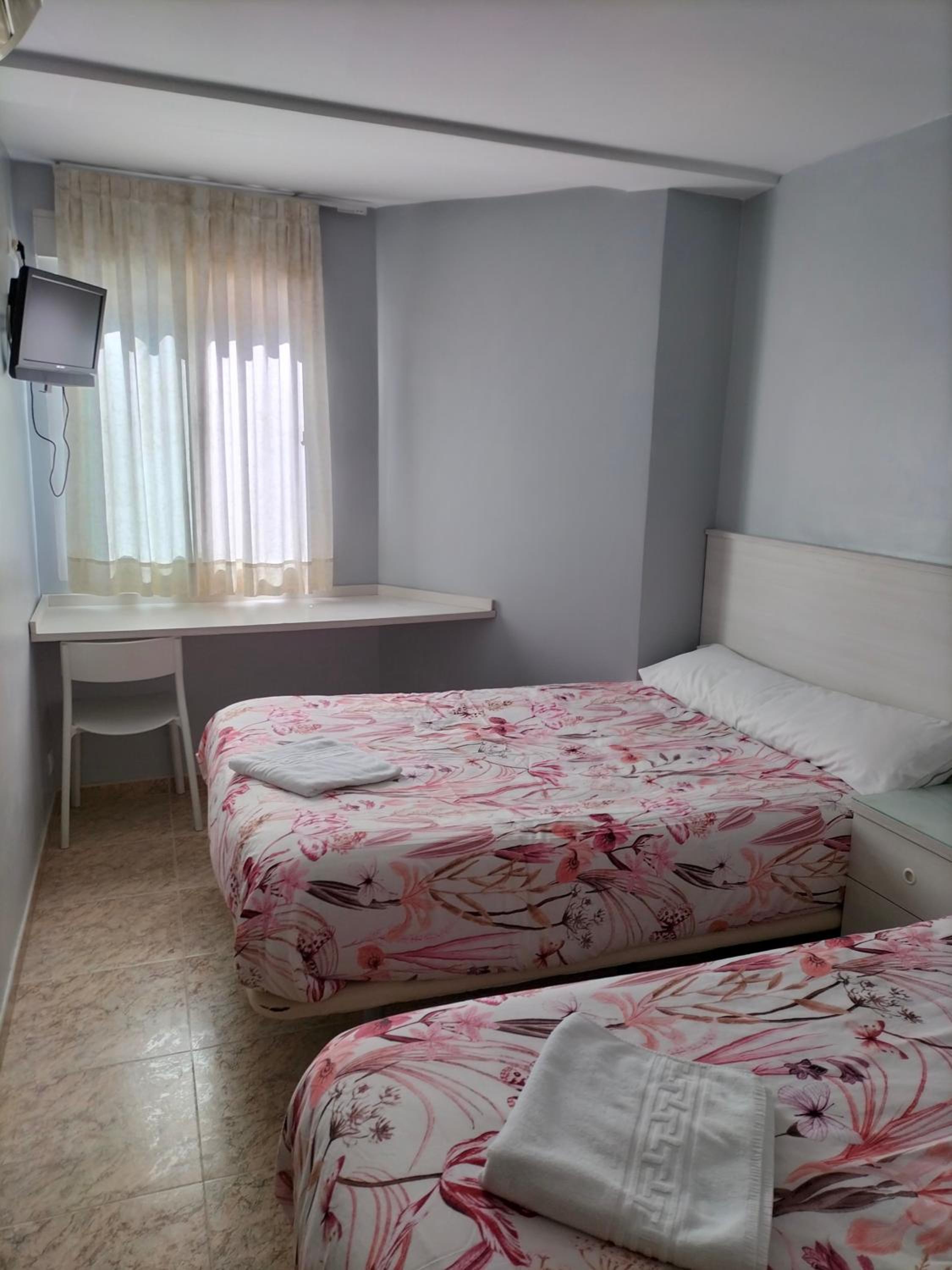Double or Twin Room - Photo 6