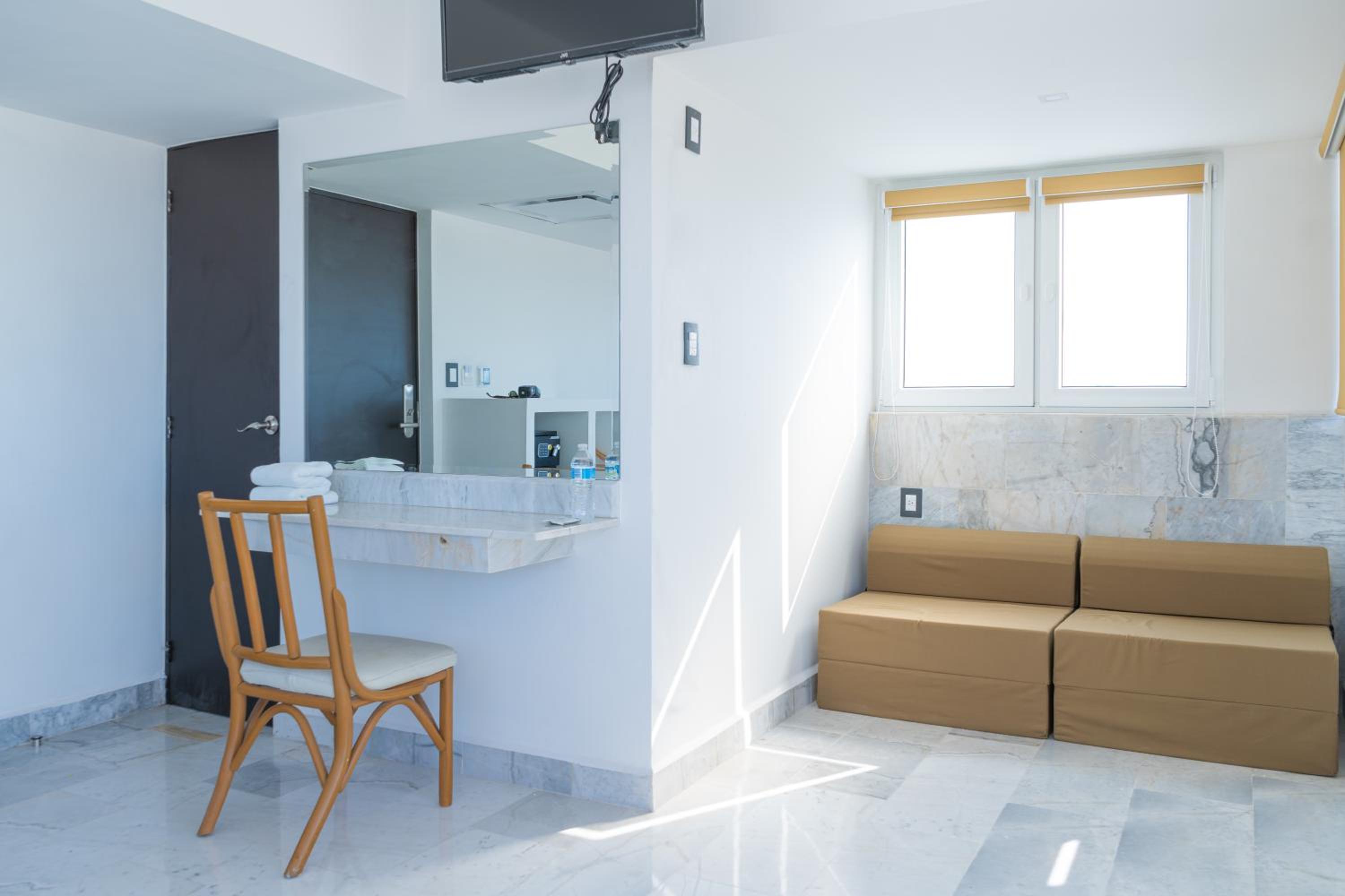 Double Room with Balcony and Sea View photo 2
