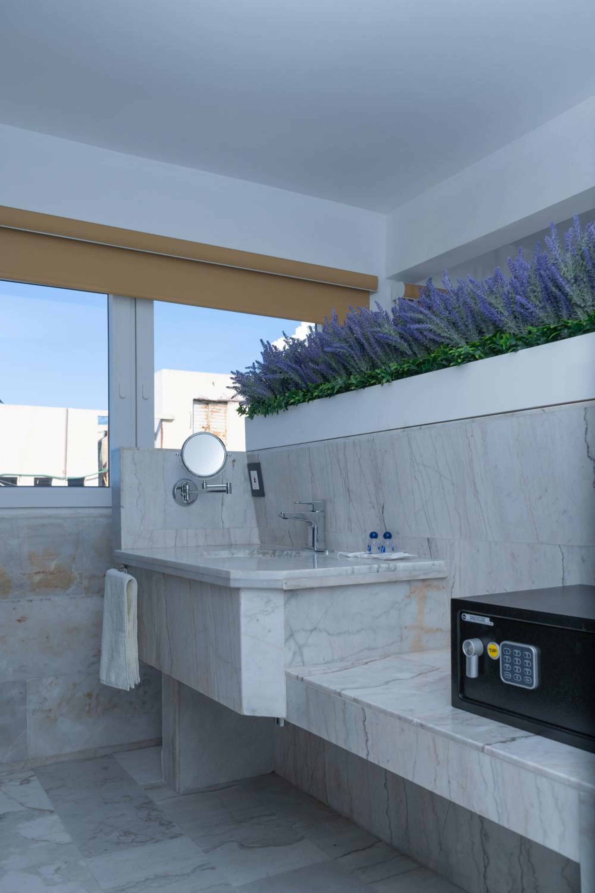 Double or Twin Room with Harbor View photo 2
