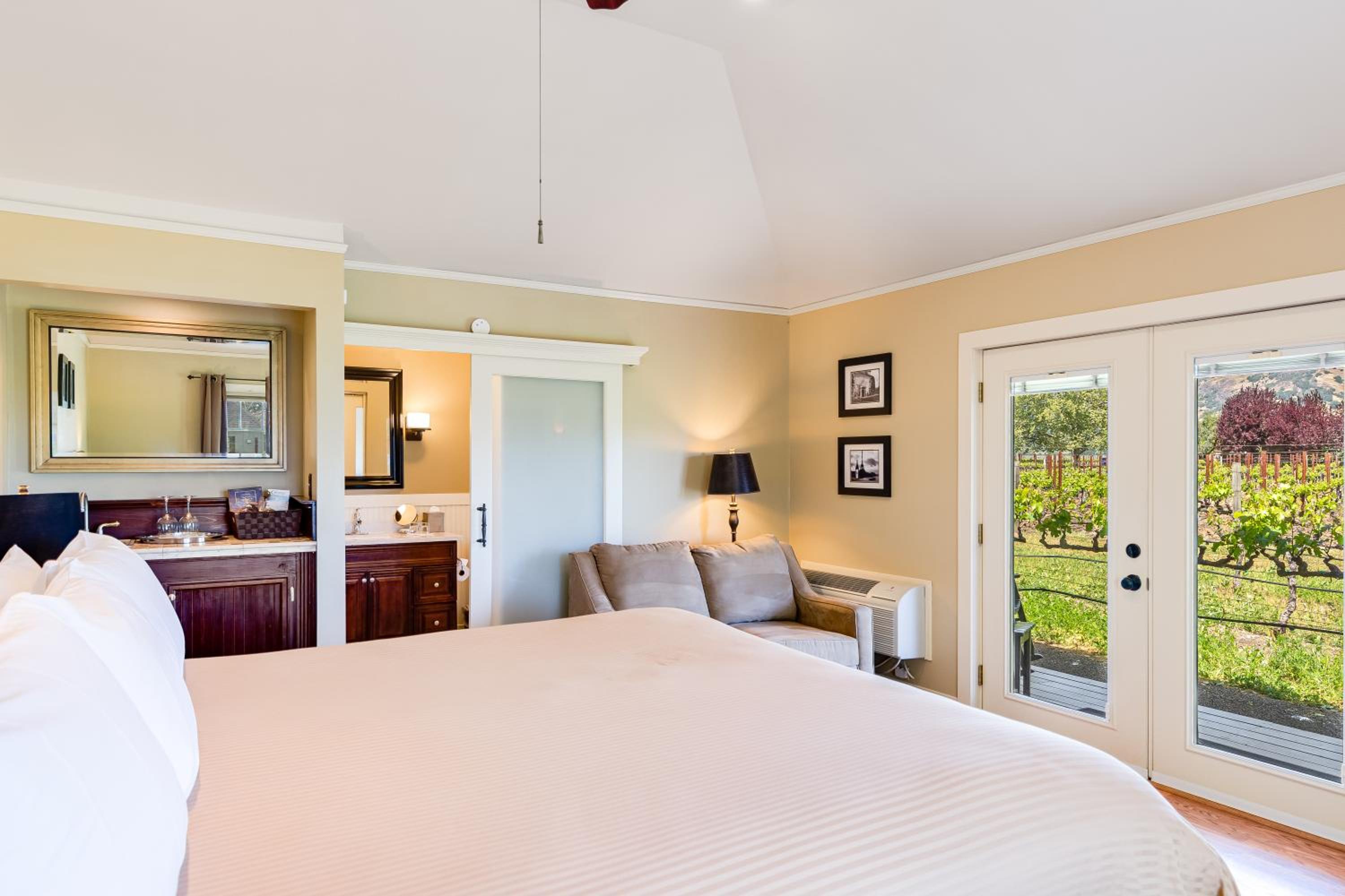 King Room with Garden View - Photo 3
