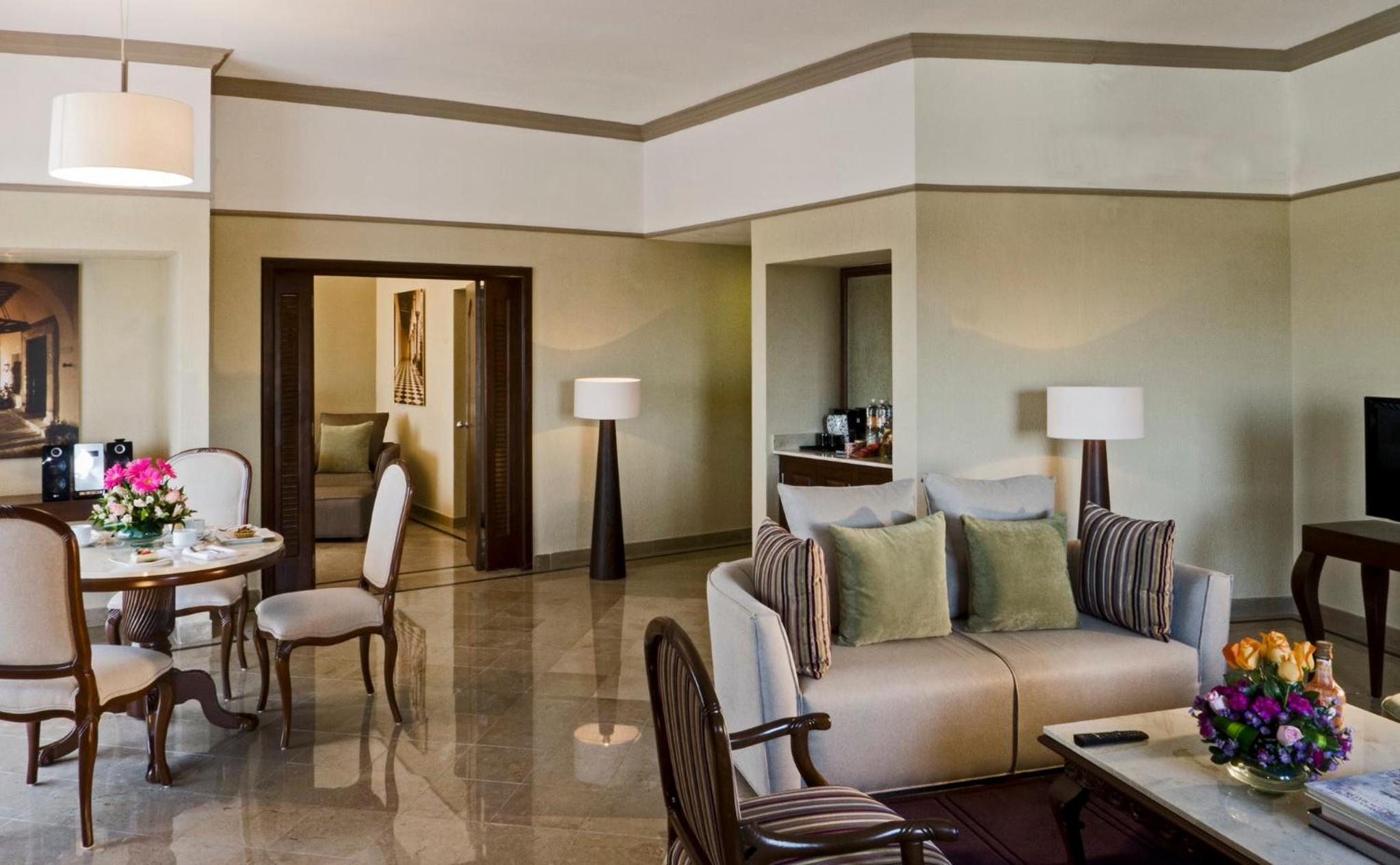 Master Suite 1 King