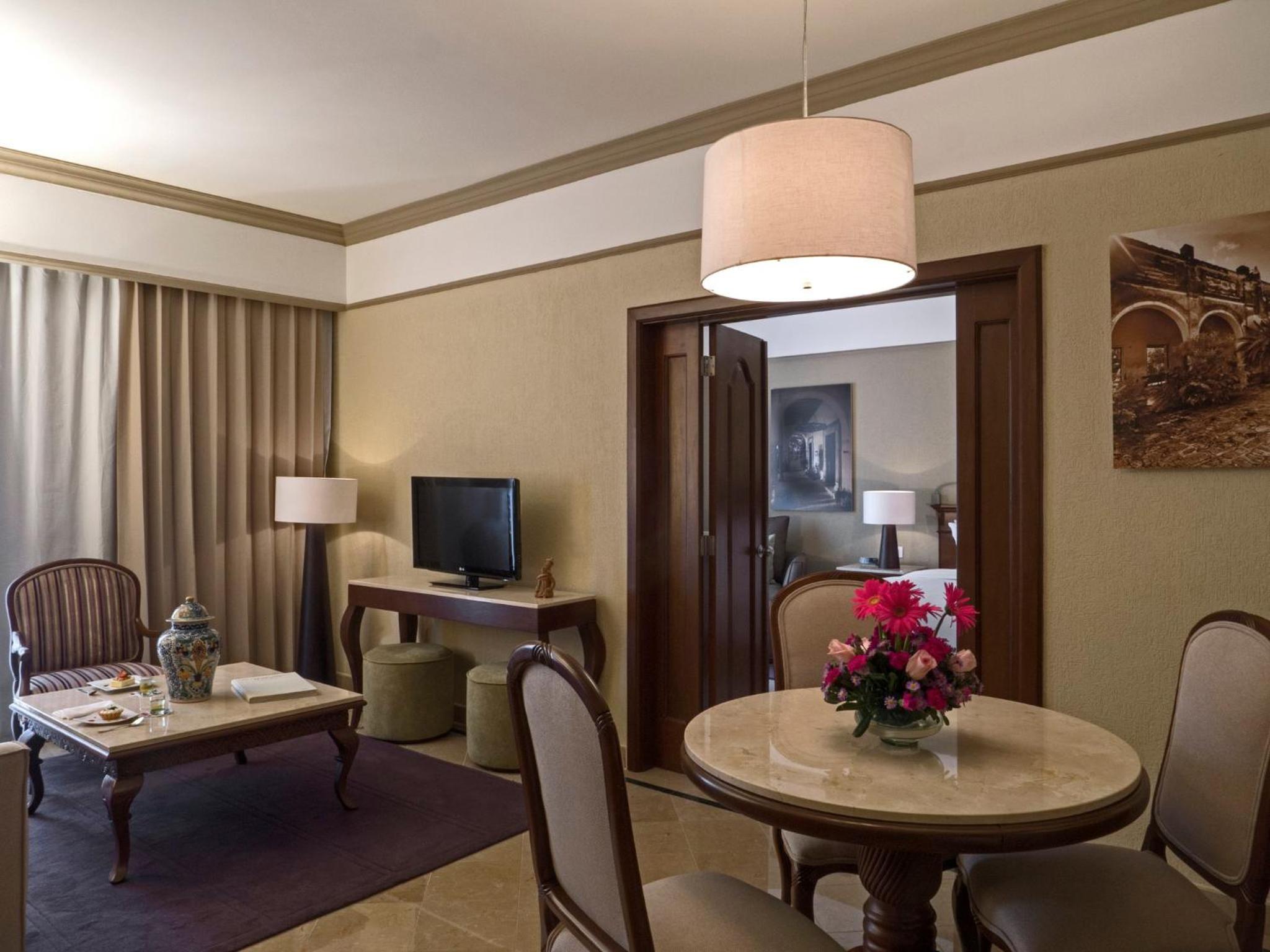 Junior Suite 1 King