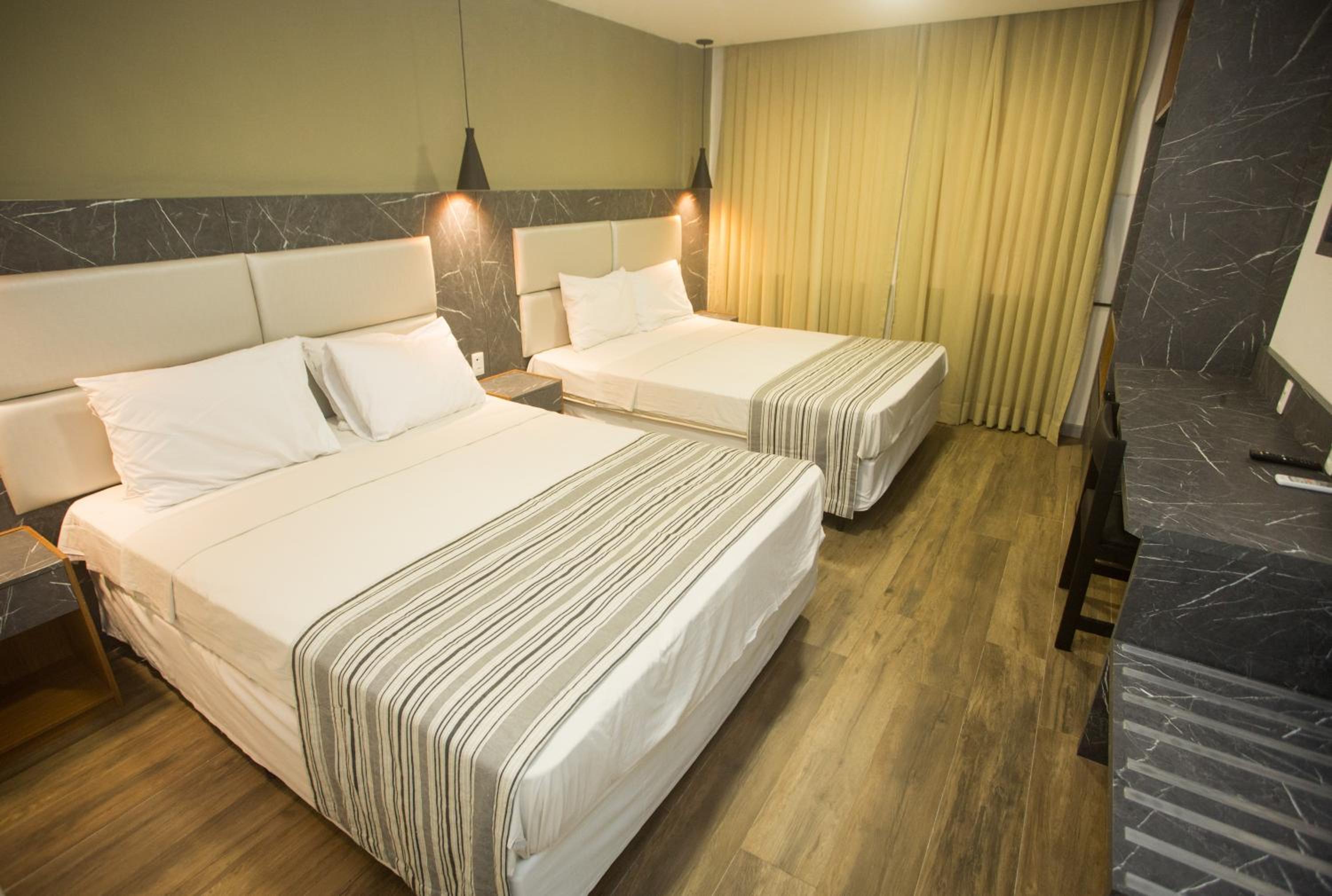 Deluxe Quadruple Room - Photo 9