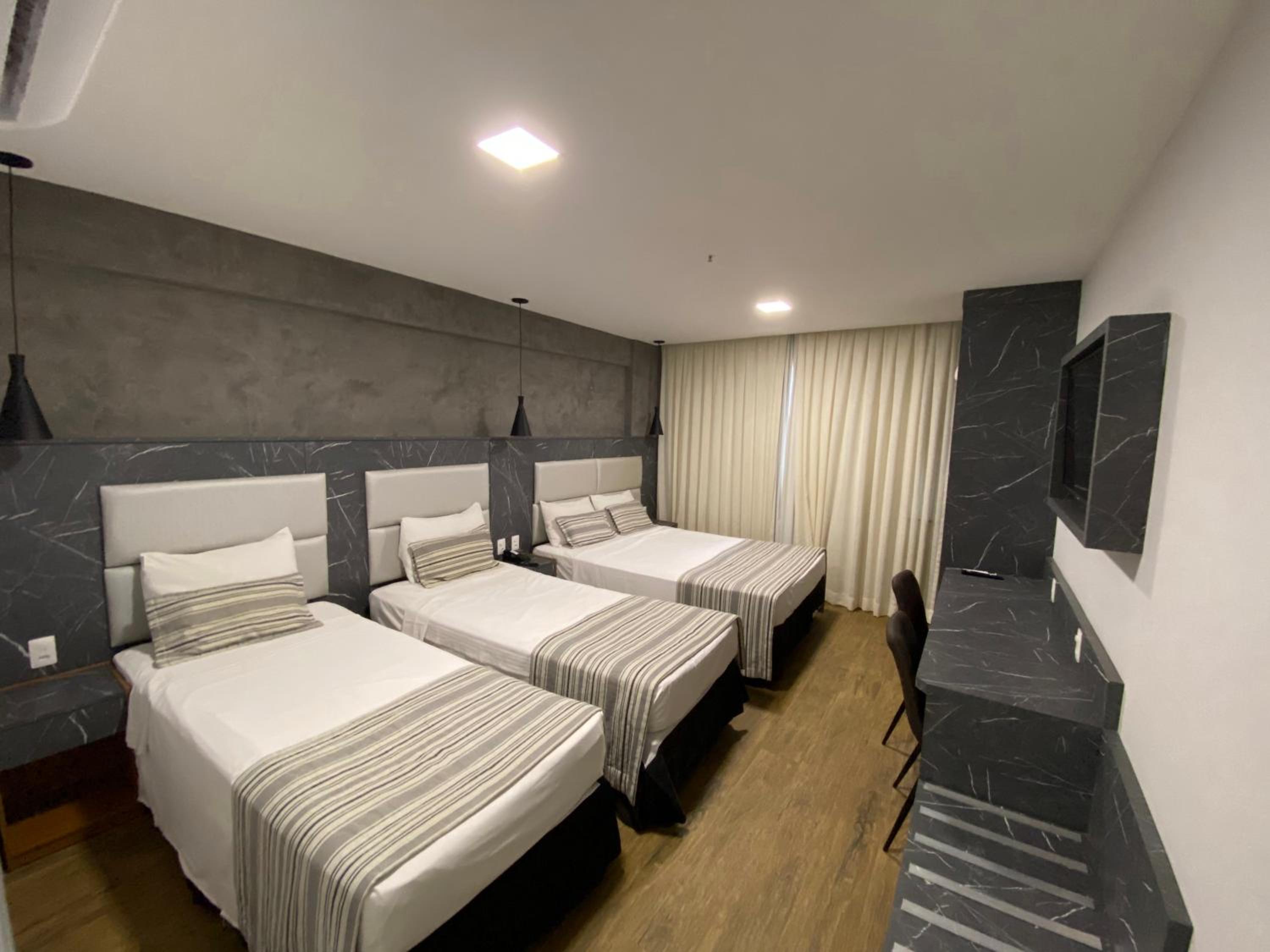 Deluxe Quadruple Room - Photo 13