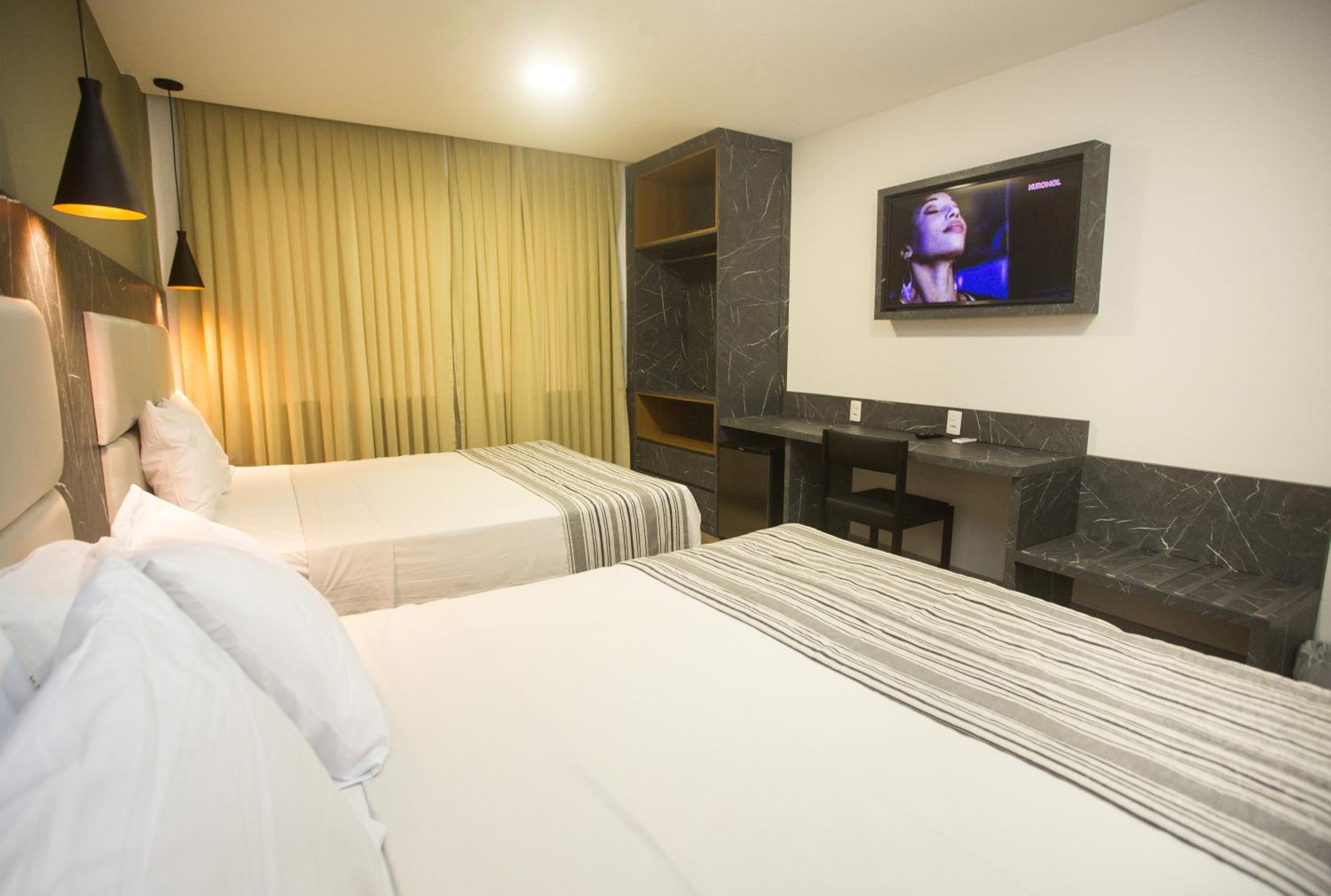 Deluxe Quadruple Room - Photo 14
