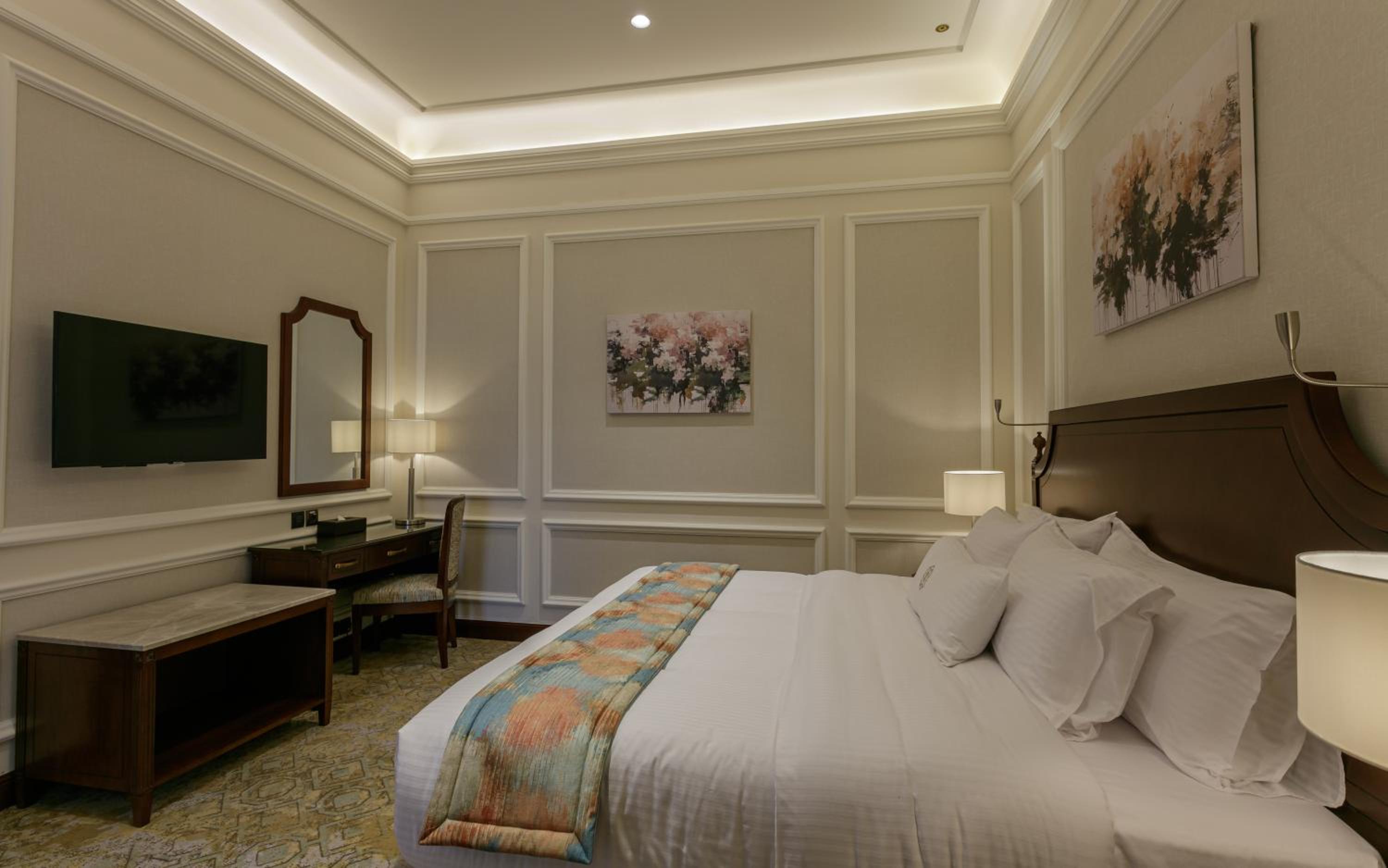 Executive Suite - Photo 1