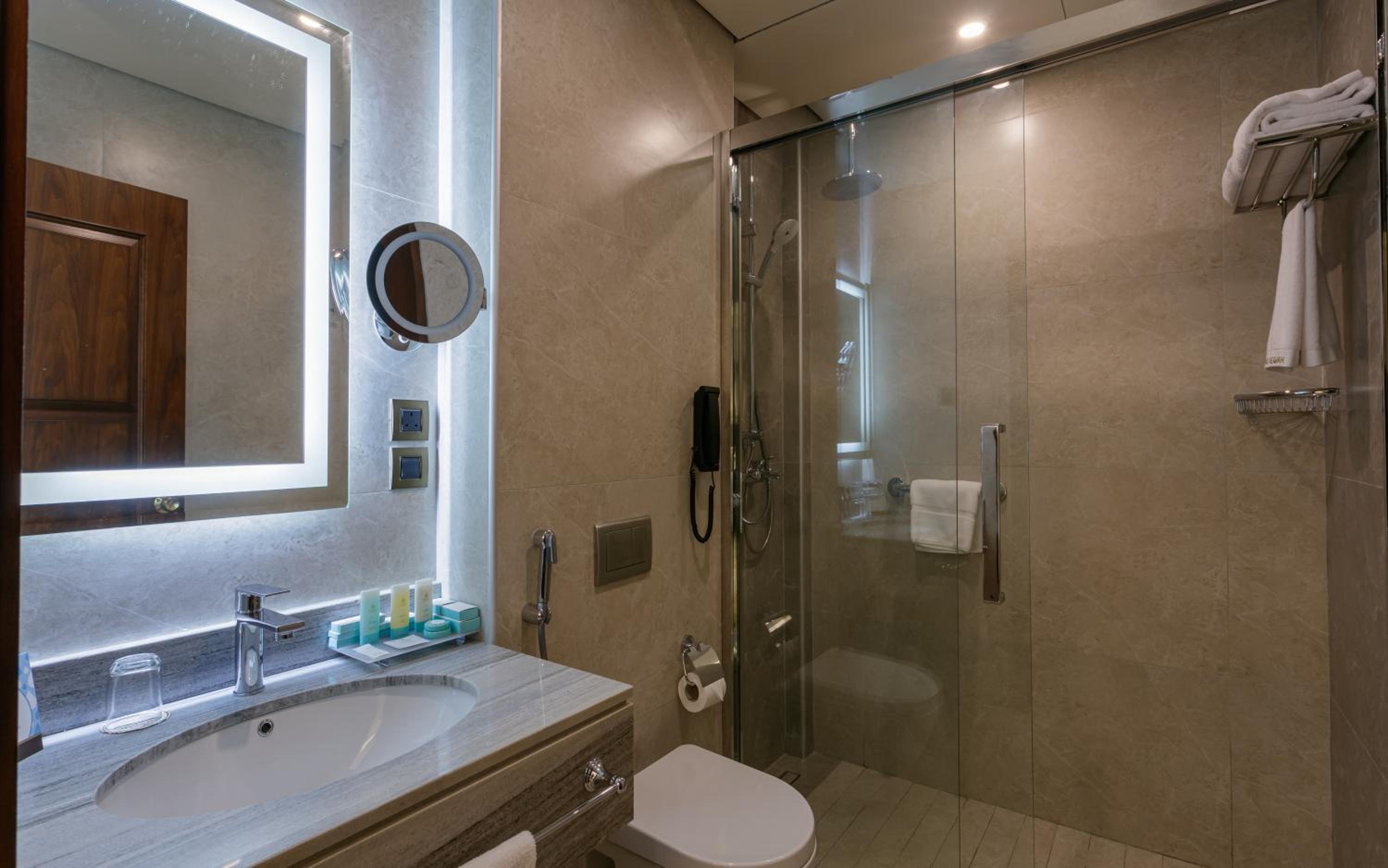 Executive Suite - Photo 4