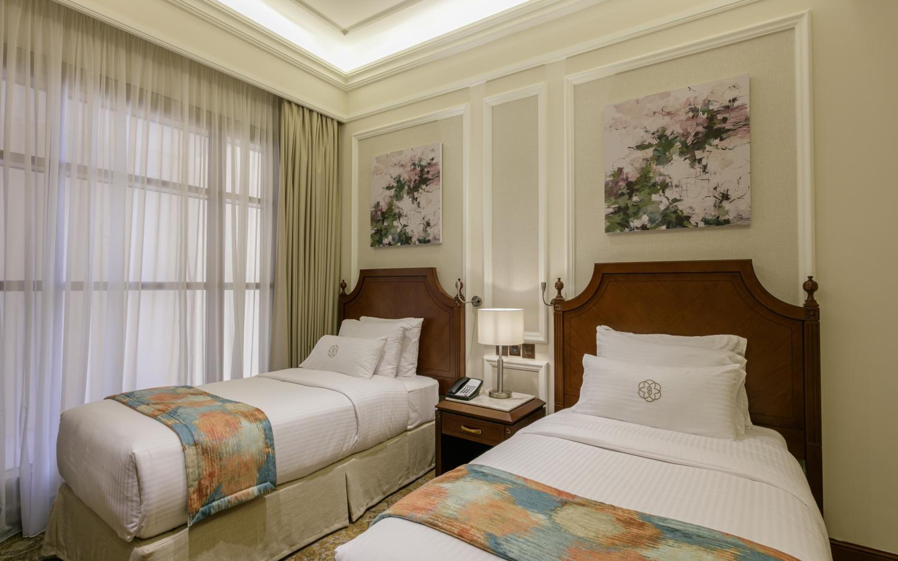 Executive Suite - Photo 3