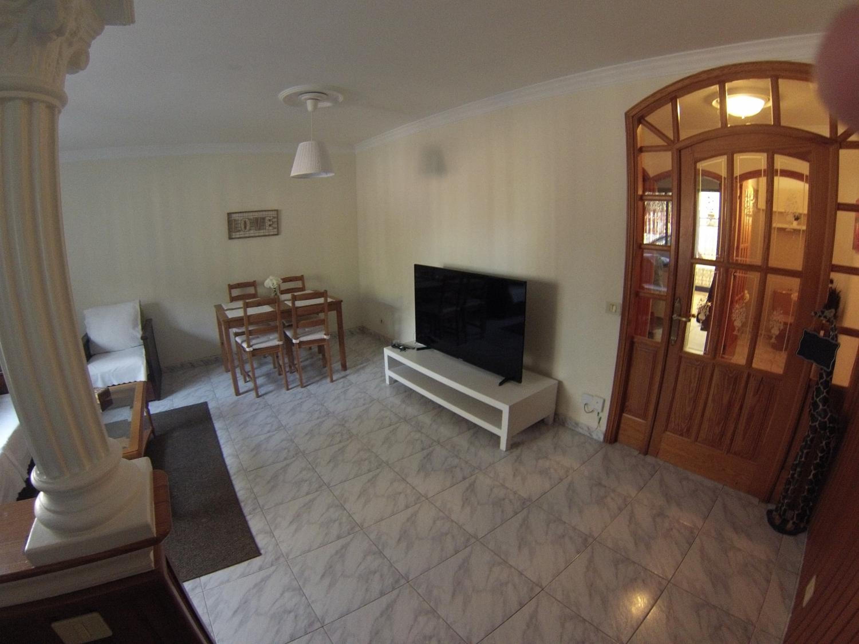 Four-Bedroom House photo 3