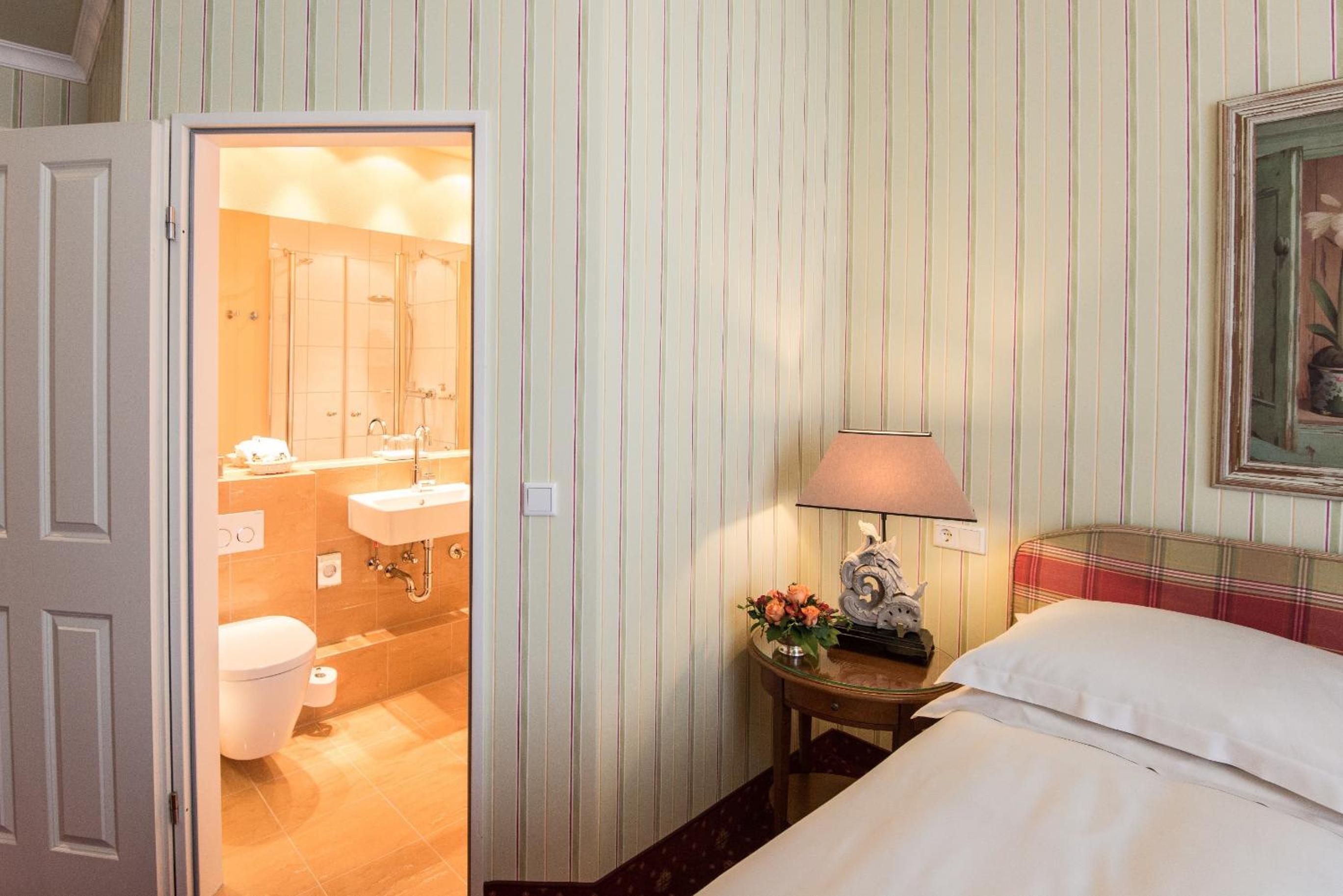 Standard Double Room - Photo 3