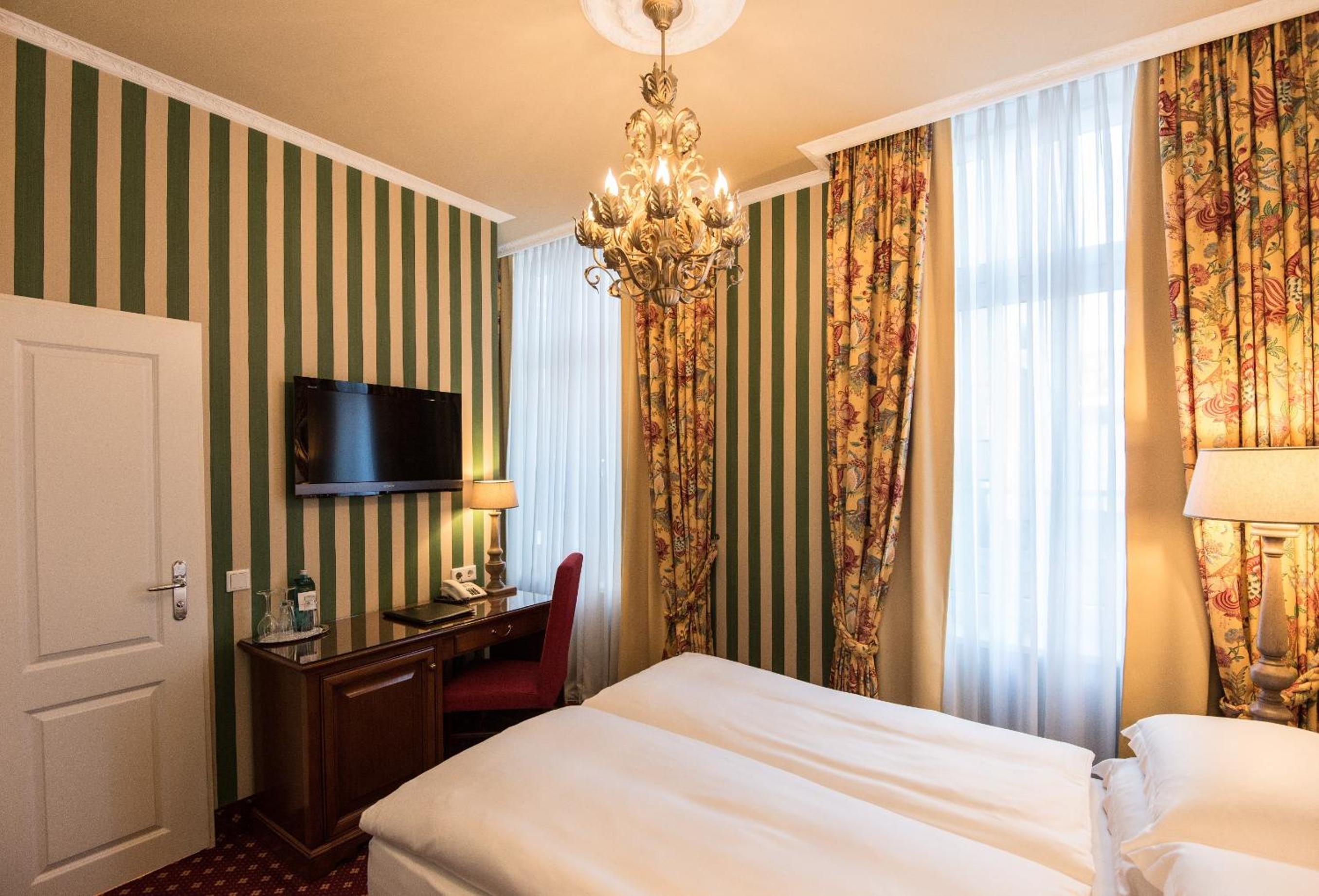Standard Double Room - Photo 5
