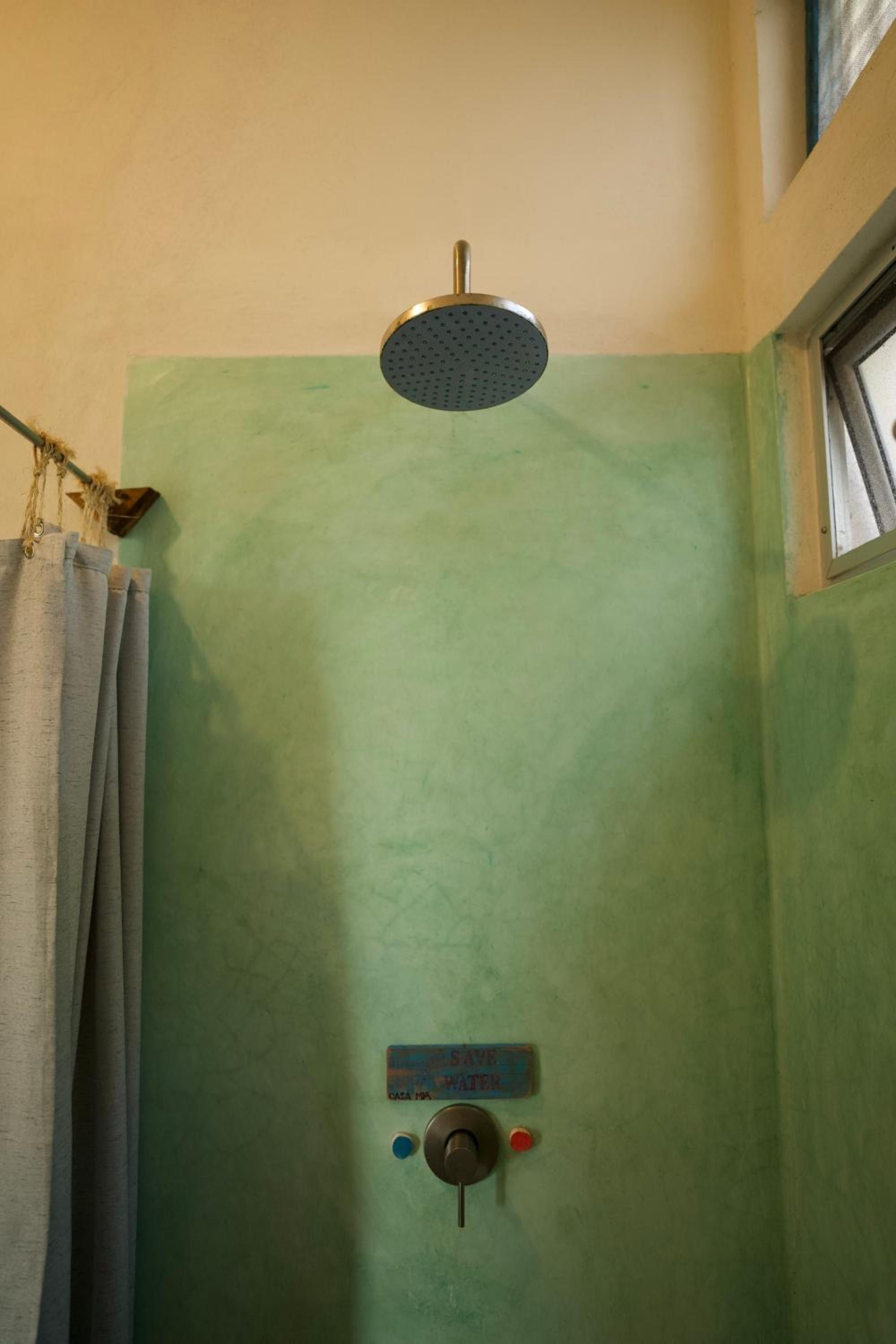 Suite - Photo 13