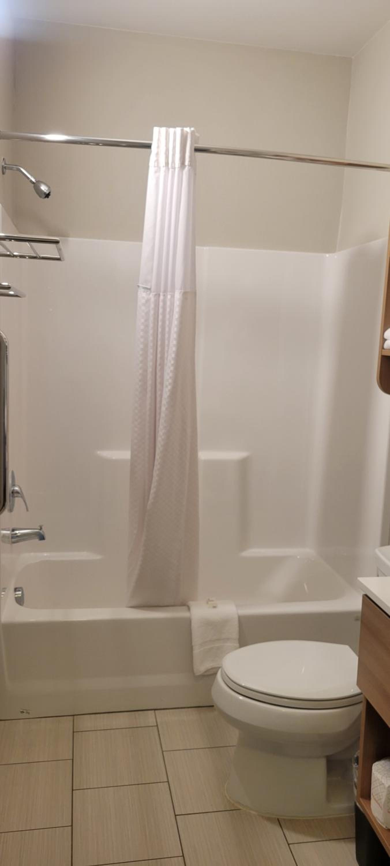Queen Studio Suite - Non-Smoking - Photo 2