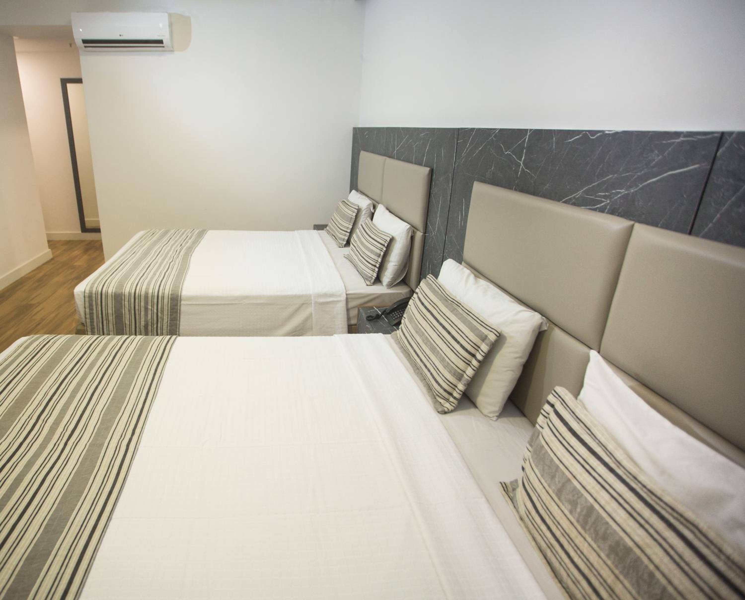 Deluxe Quadruple Room - Photo 15